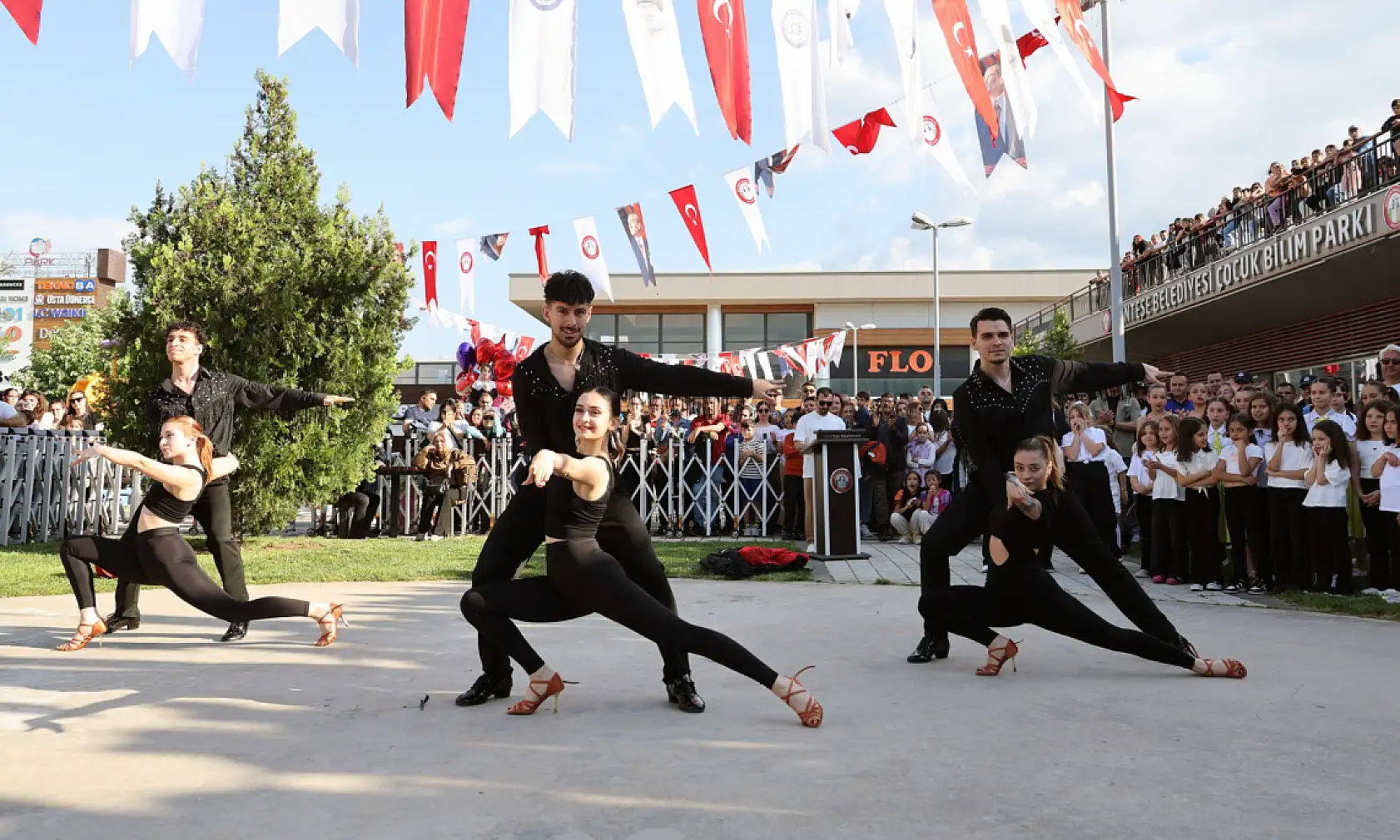 Dansın tüm renkleri Menteşe'de buluştu