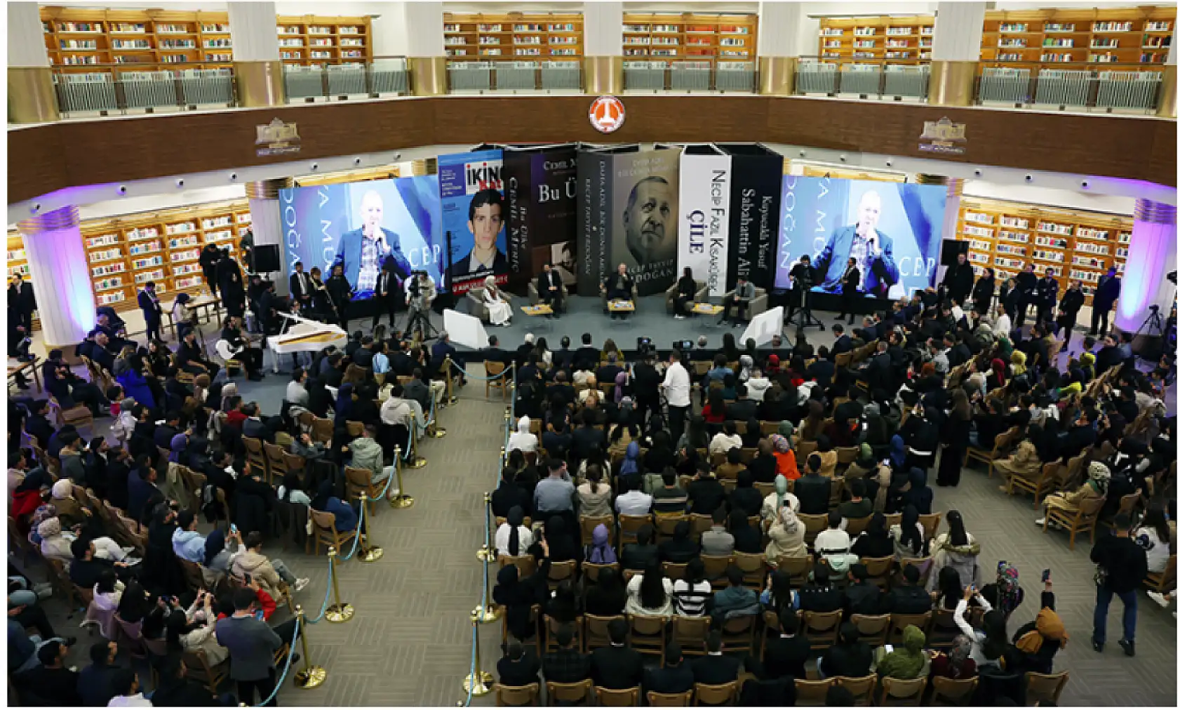 Cumhurbaşkanı Erdoğan, üniversite öğrencilerine verilen bursun 2025'te 3 bin liraya çıkarılacağını açıkladı