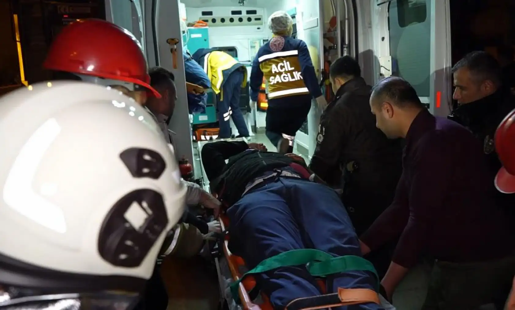 Kimisi kamyon devrildi sandı, kimisi de deprem: Gördükleri manzarayla şoke oldular