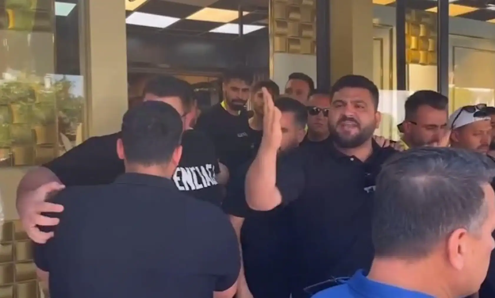 İçmeler'de yıkım gerginliği: 'Esnaf ve ekipler karşı karşıya geldi'