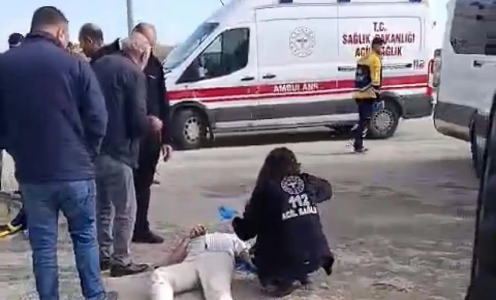 Feci kaza! İşçi servisi ile tır çarpıştı: 9 yaralı