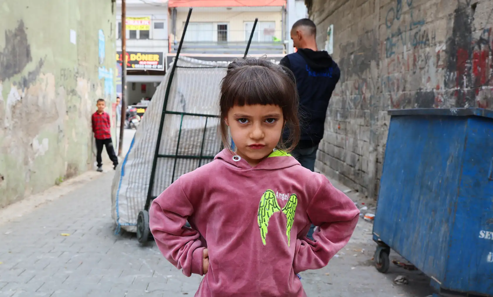 Henüz 6 yaşında babasının görmeyen gözleri oldu