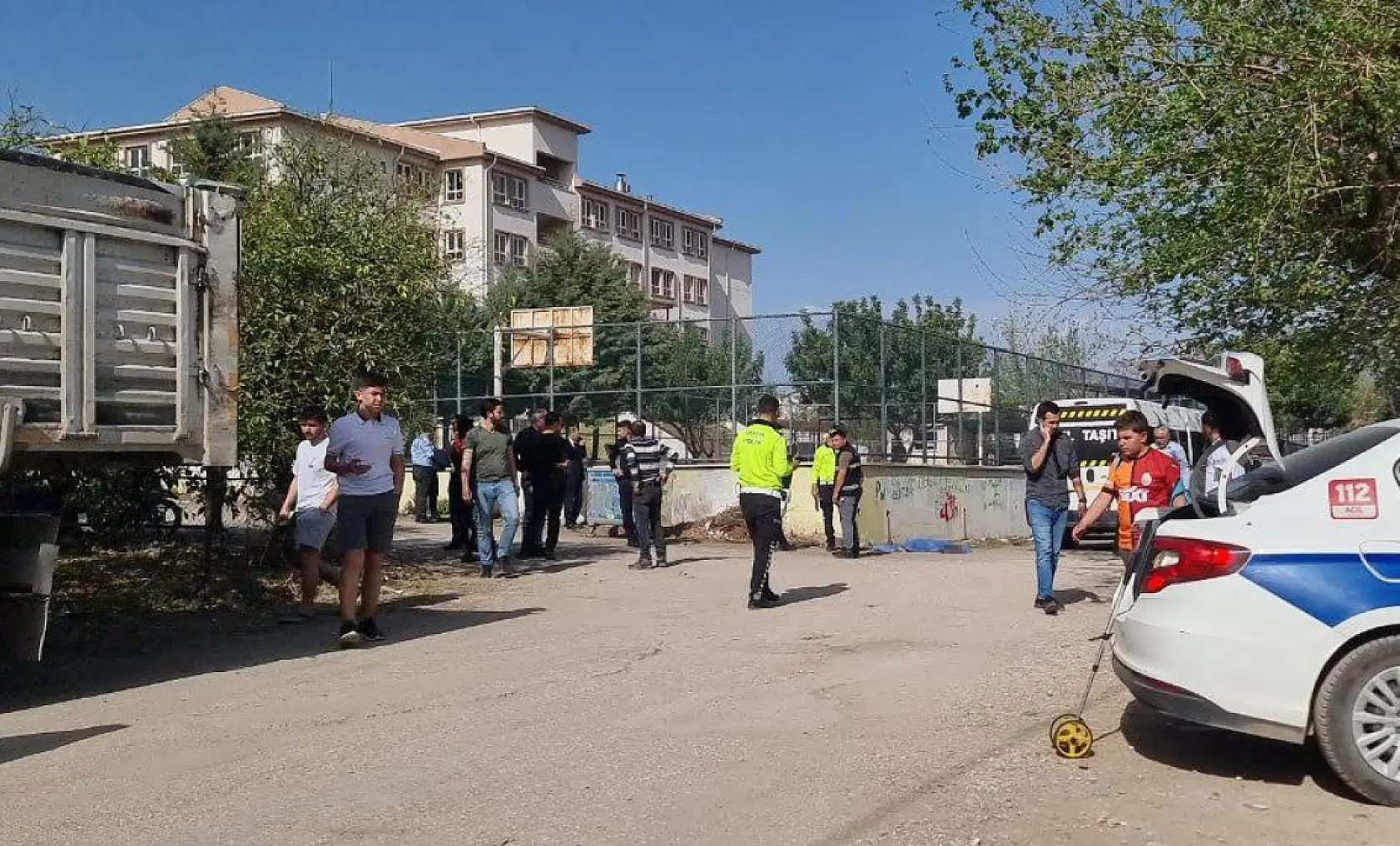 Çocukların şakası ölümle bitti! 11 yaşındaki öğrenci servis minibüsünün altında kaldı