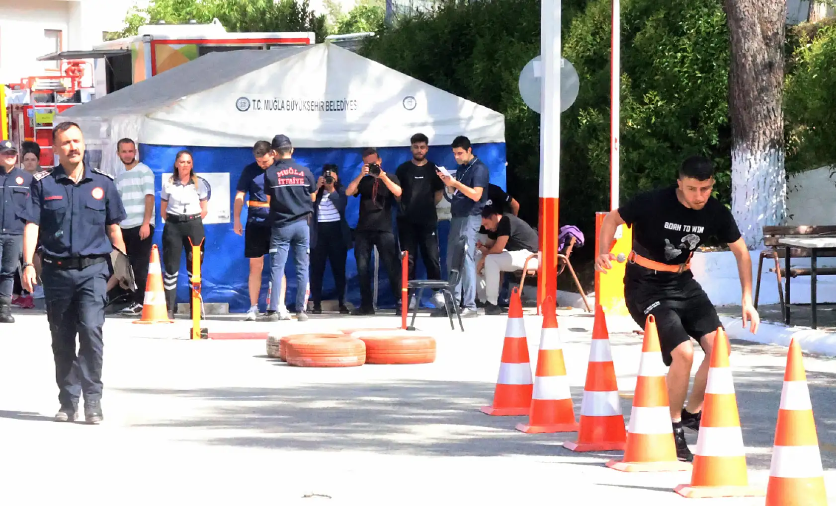 Alev savaşçısı olmak için komando eğitim parkurunda ter döktüler