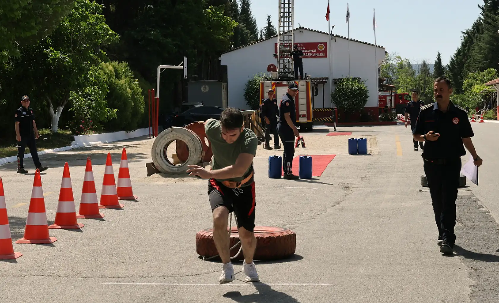 Alev savaşçısı olmak için komando eğitim parkurunda ter döktüler