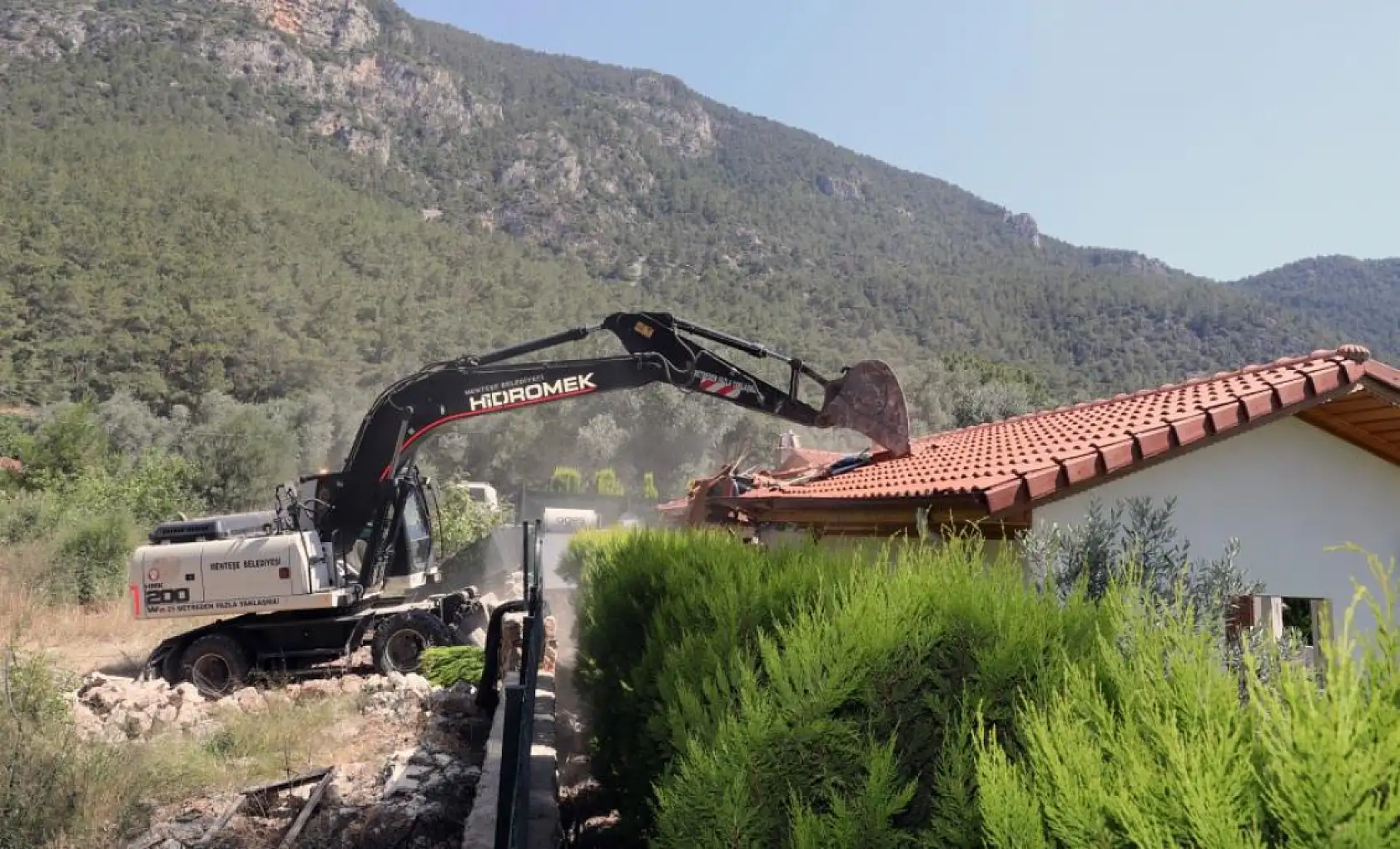 Menteşe Belediyesinden imara aykırı yapılara geçit yok