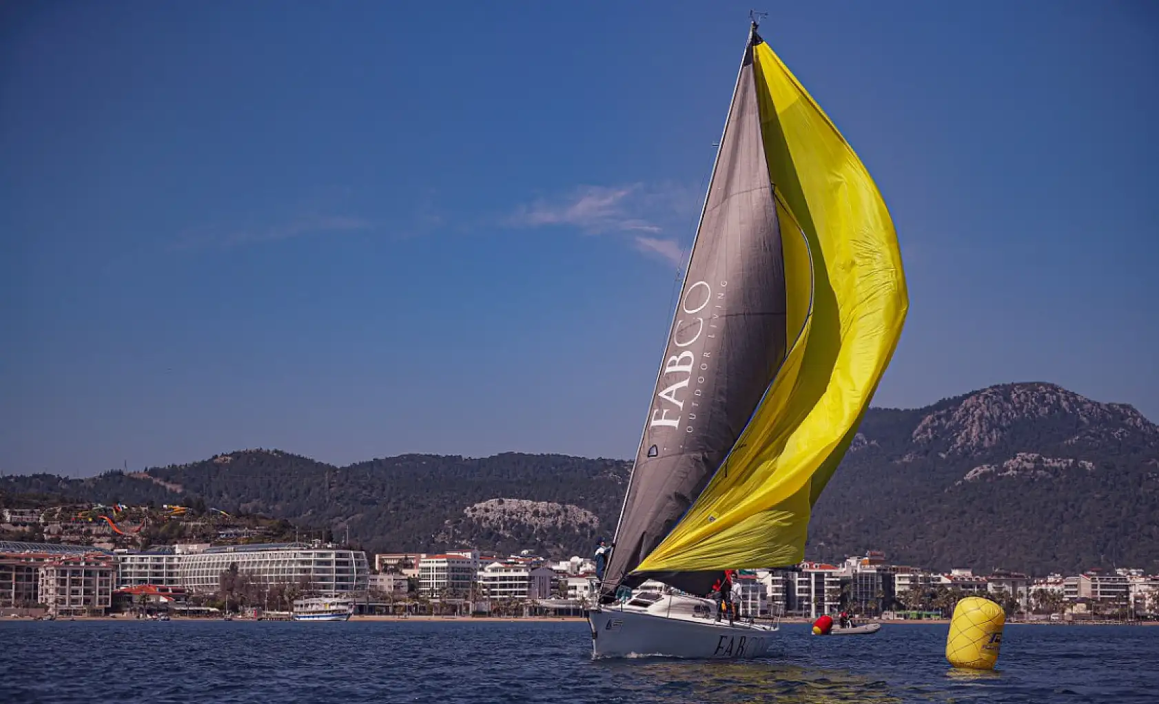 Muğla'nın Marmaris ilçesinde düzenlenen yat yarışlarının ikinci günü tamamlandı