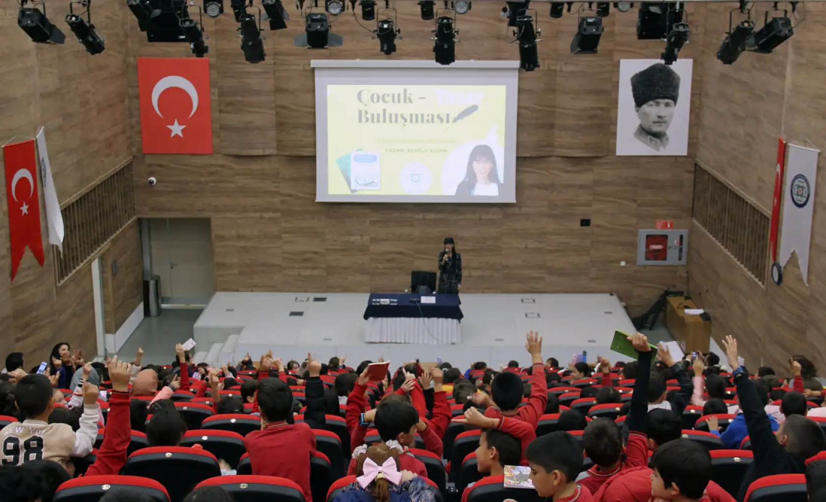 Büyükşehir kitap kurtlarını yazarlarla buluştu