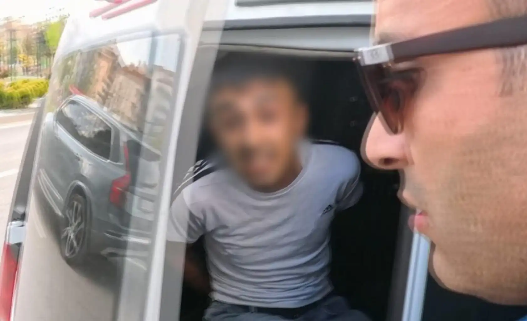 Alkollü sürücü hem polisi hem basını tehdit etti