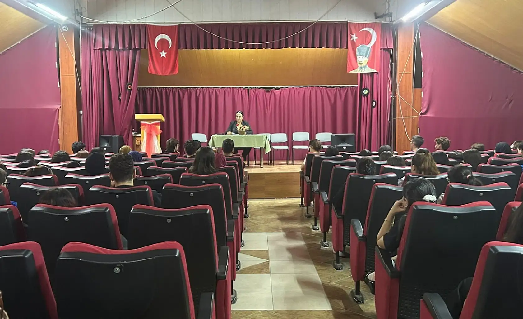 Seydikemer Cumhuriyet Başsavcısı Konukcu, mesleki tecrübesini öğrencilerle paylaştı