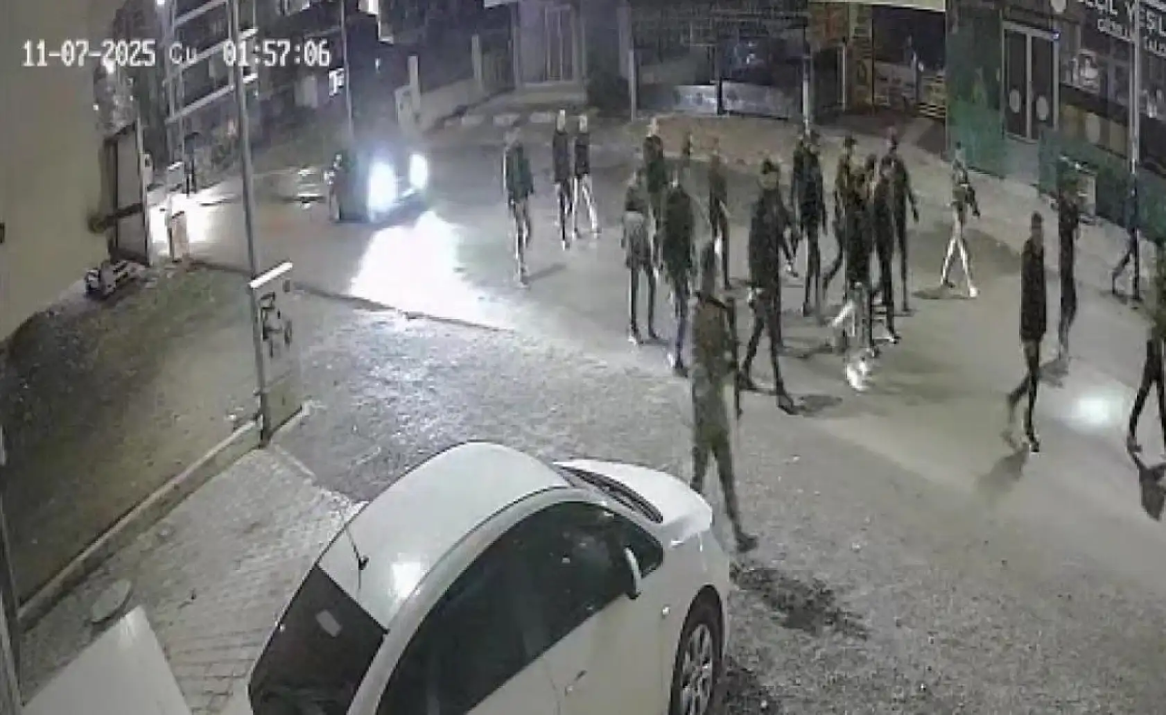 Bekçilerin 'Dur' ihtarına uymadı, denetim yapan il emniyet müdürüne yakalandı, ateş açılarak durduruldu