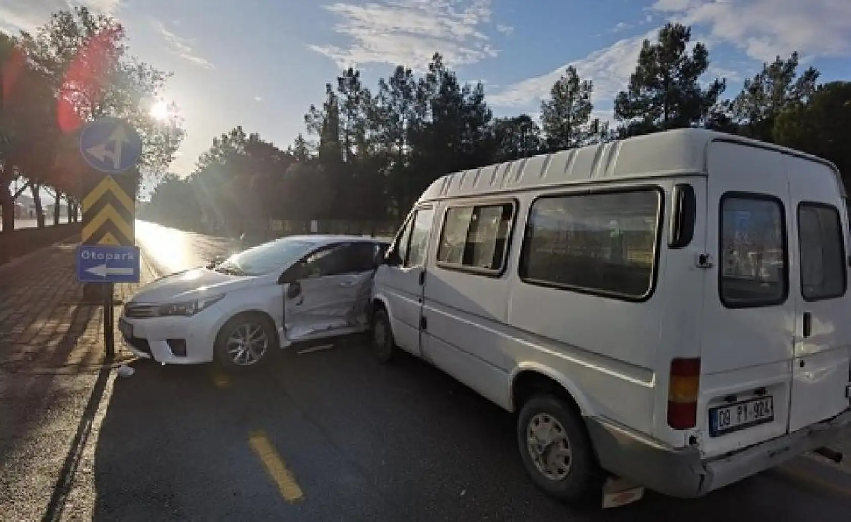 Muğla'da otomobil ile ticari araç çarpıştı, 1 yaralı