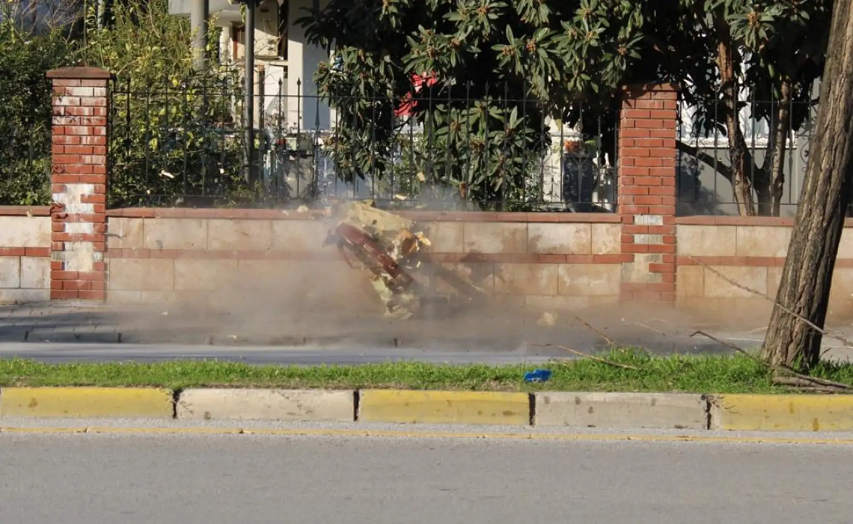 Fünye ile patlatılan şüpheli çanta boş çıktı