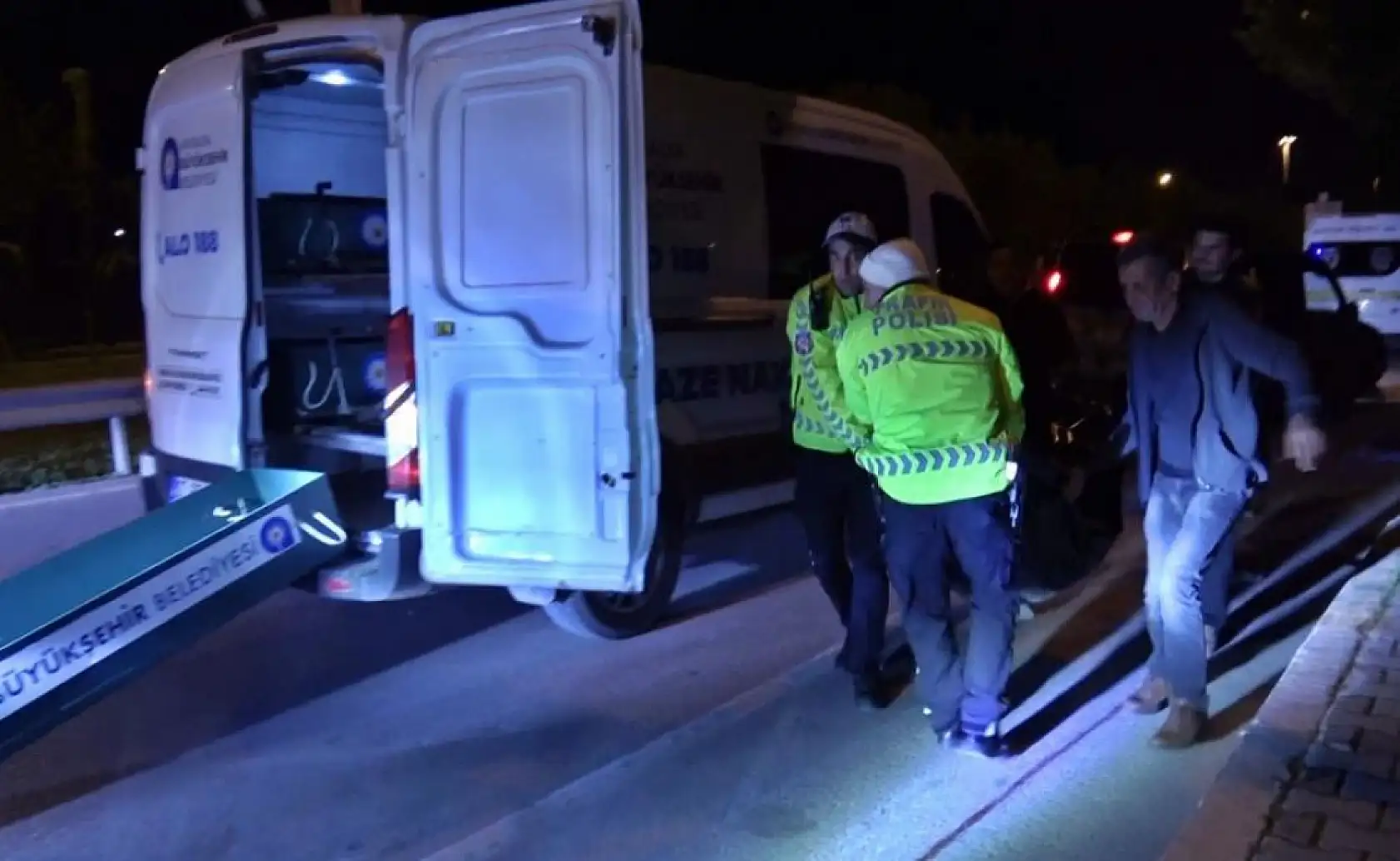 22 yaşındaki genç kız yola savrularak hayatını kaybetti