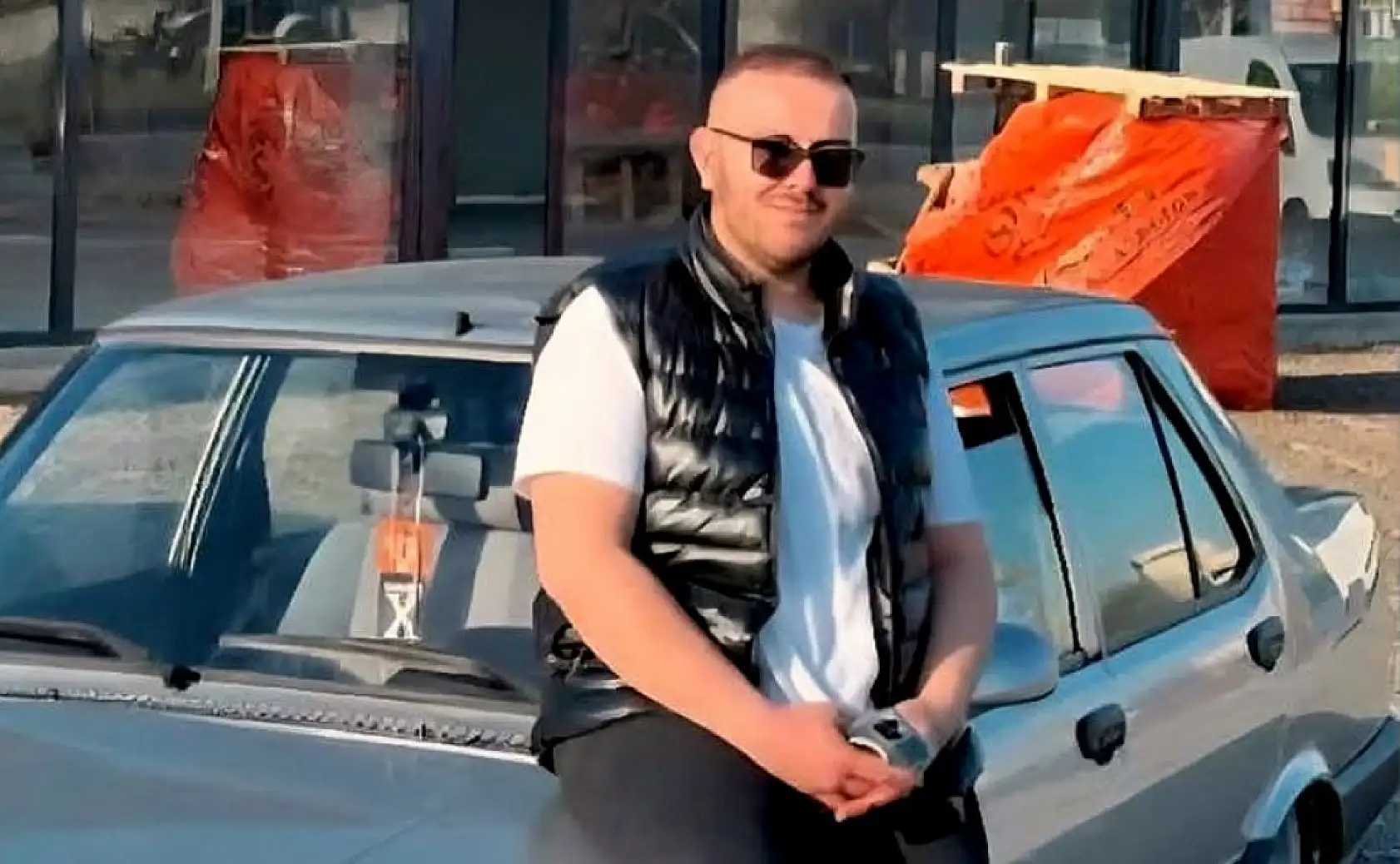 Feci kaza! Ticari taksi, kamyonete ok gibi saplandı: 1 ölü, 1 yaralı