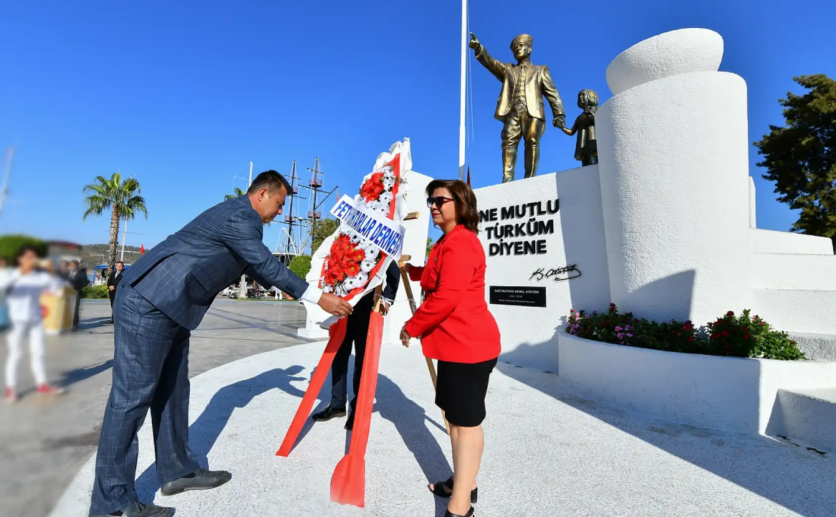 Beşkaza Meydanı'nda Muhtarlar Günü Kutlandı
