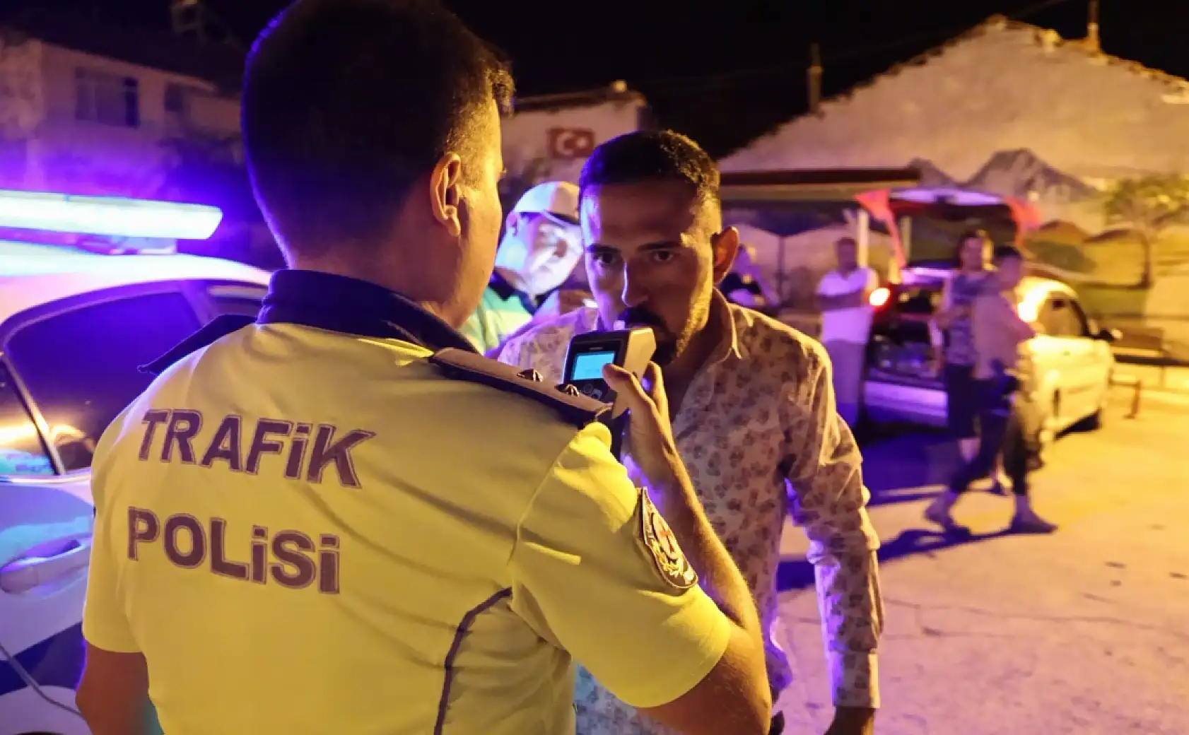 Direksiyon başında alkollü yakalanan müzisyen: 'Zaten meşhurum çek'