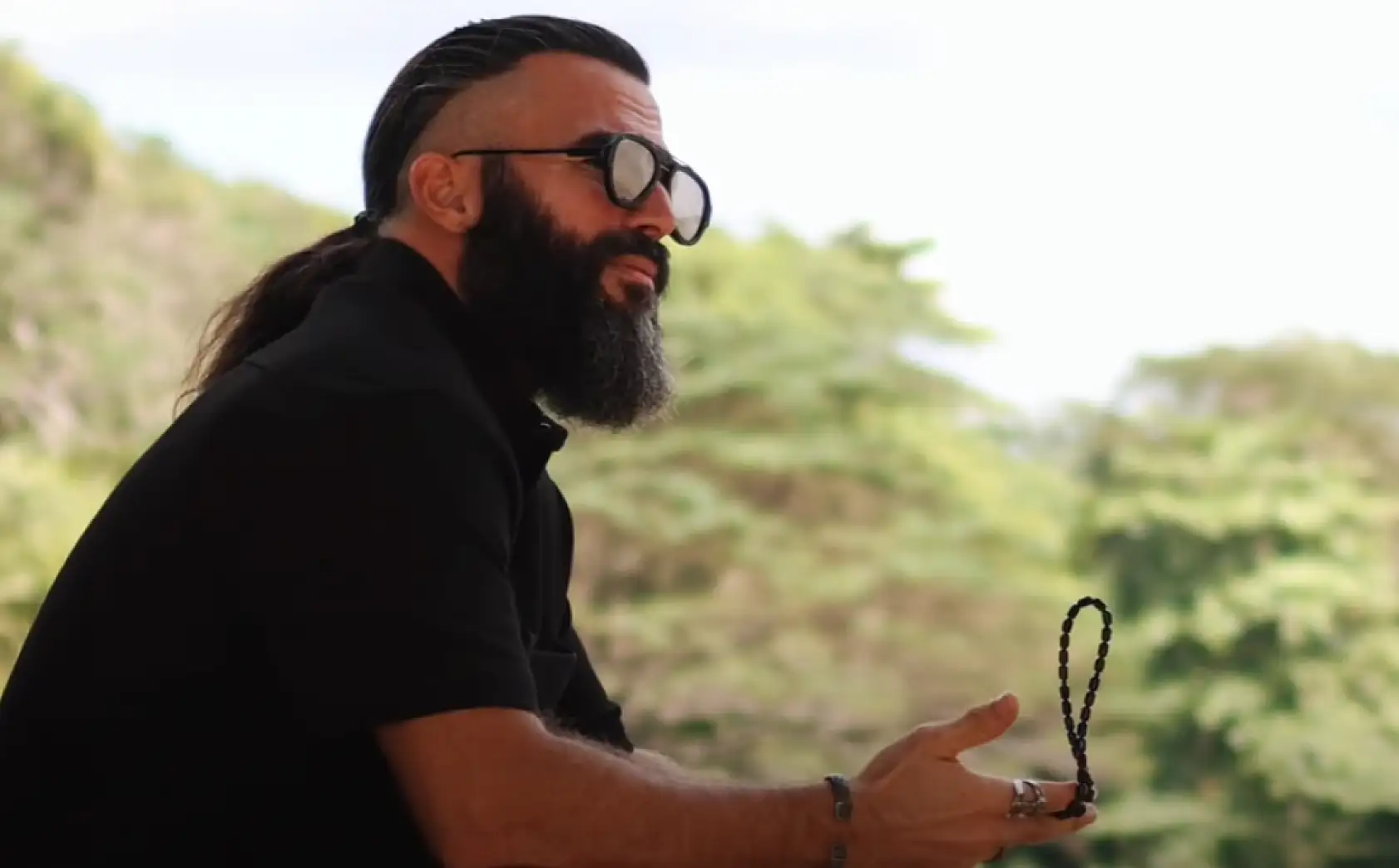 Yangında evini kaybeden Survivor Turabi şarkı çıkardı