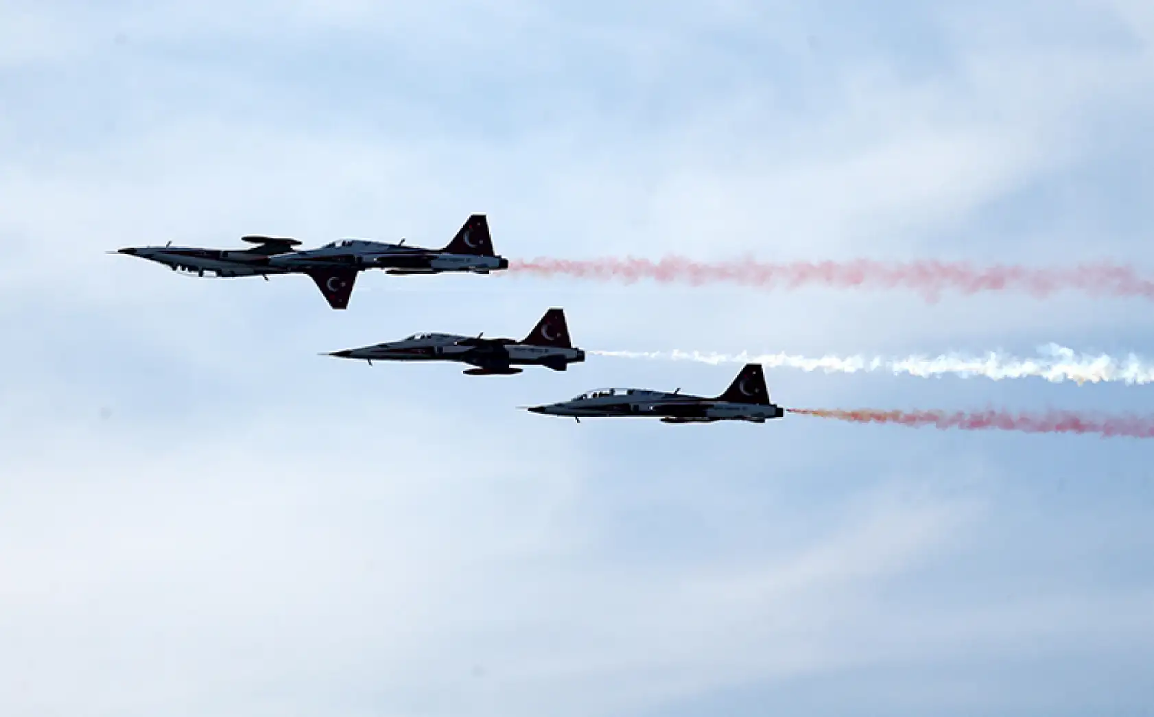 Türk Yıldızları, Çanakkale'de selamlama uçuşu yaptı