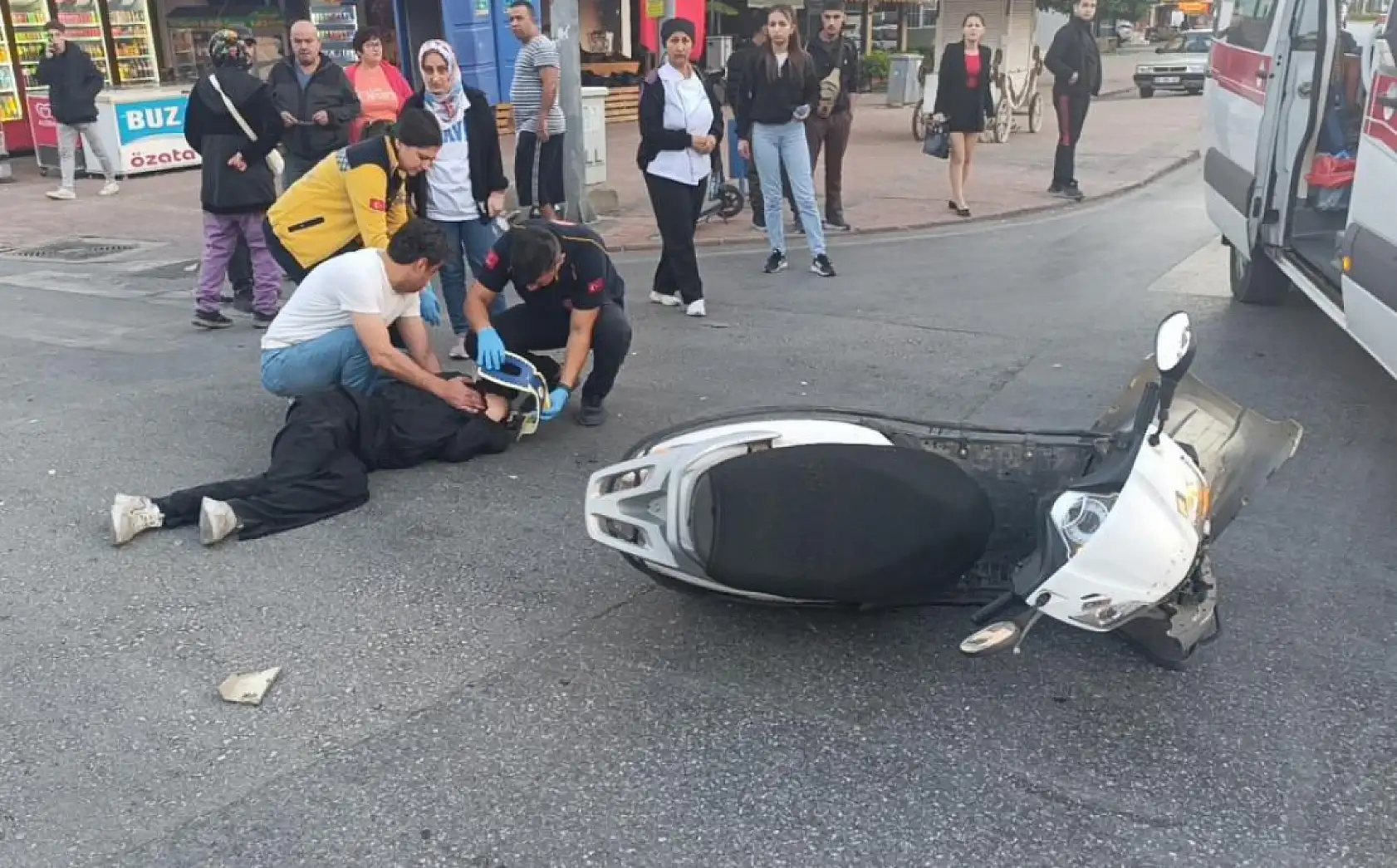Kırmızı ışık ihlali kazayı beraberinde getirdi, genç kız acı içerisinde kaldı