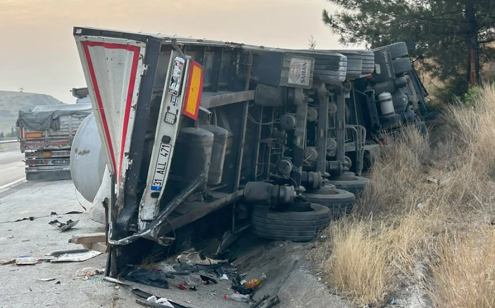 Muğla'dan Batman'a Giden Araç Tarsus'ta Kaza Yaptı