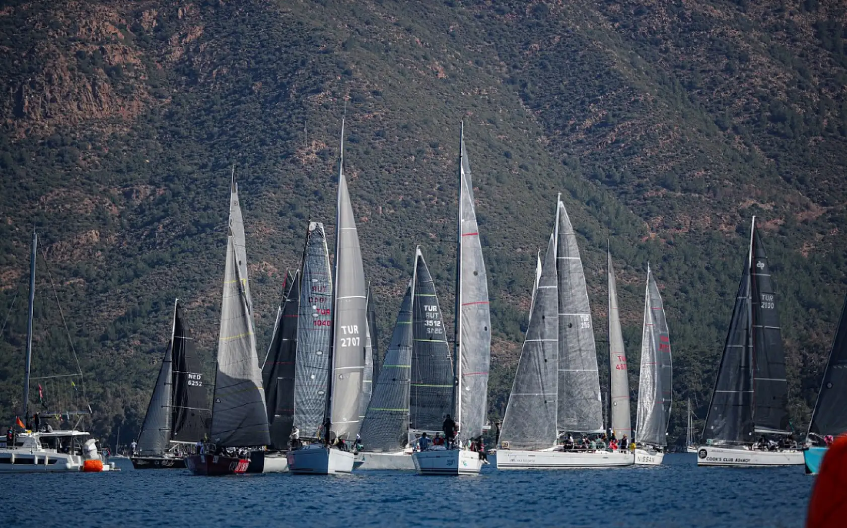 Muğla'nın Marmaris ilçesinde düzenlenen yat yarışlarının ikinci günü tamamlandı