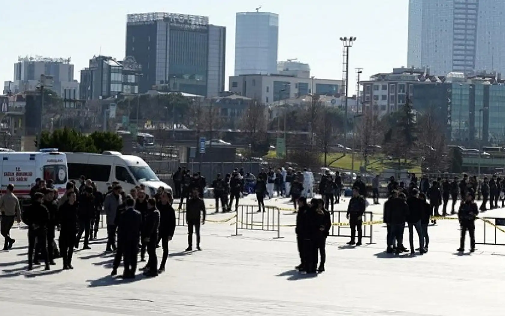 Çağlayan saldırganlarının çantaları bomba imha uzmanları tarafından incelendi