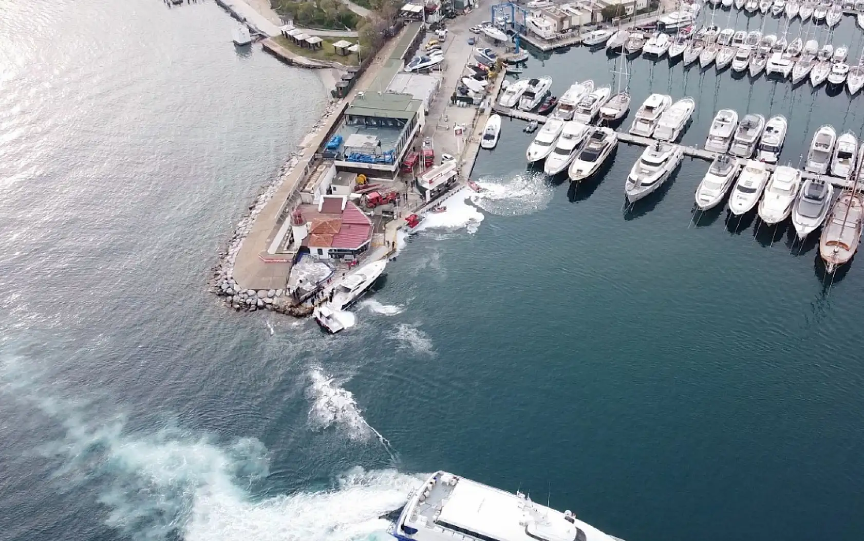 Bodrum'da motoryatta çıkan yangın hasara neden oldu