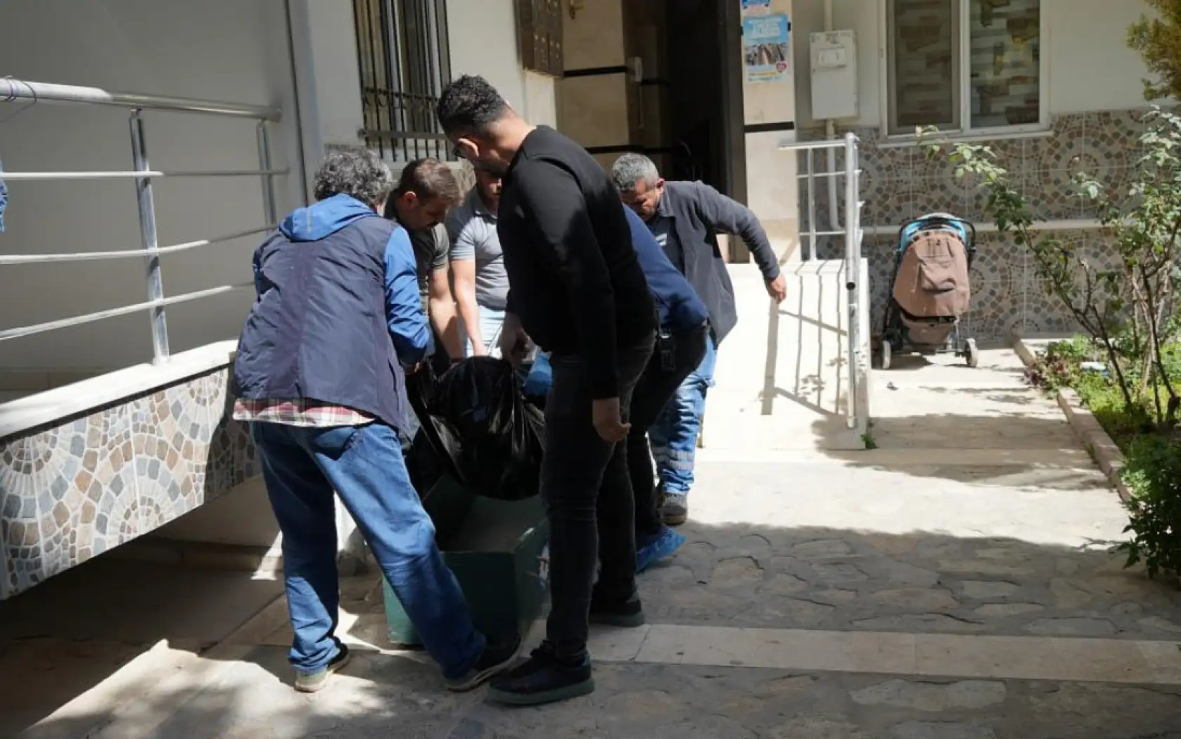 Kan donduran cinayet! Uyuşturucu bağımlısı genç babasını öldürdü