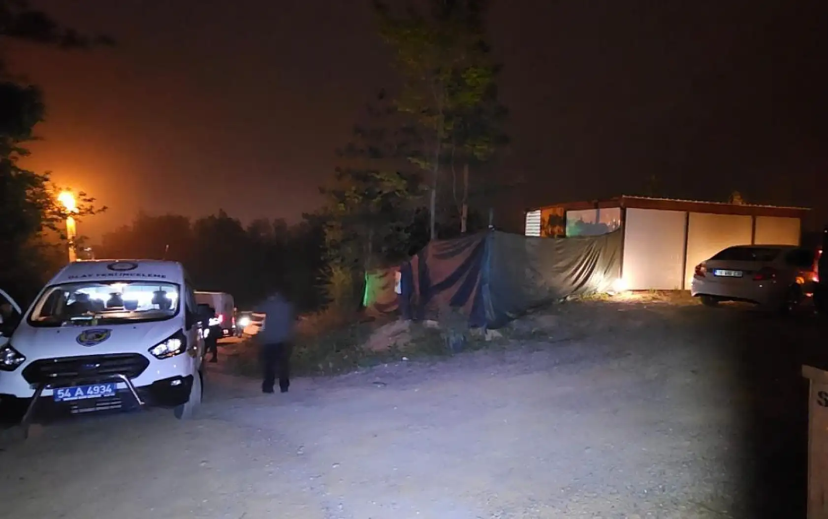 Kazara ateşlendiği öne sürülen tabancayla başından vurularak hayatını kaybetti