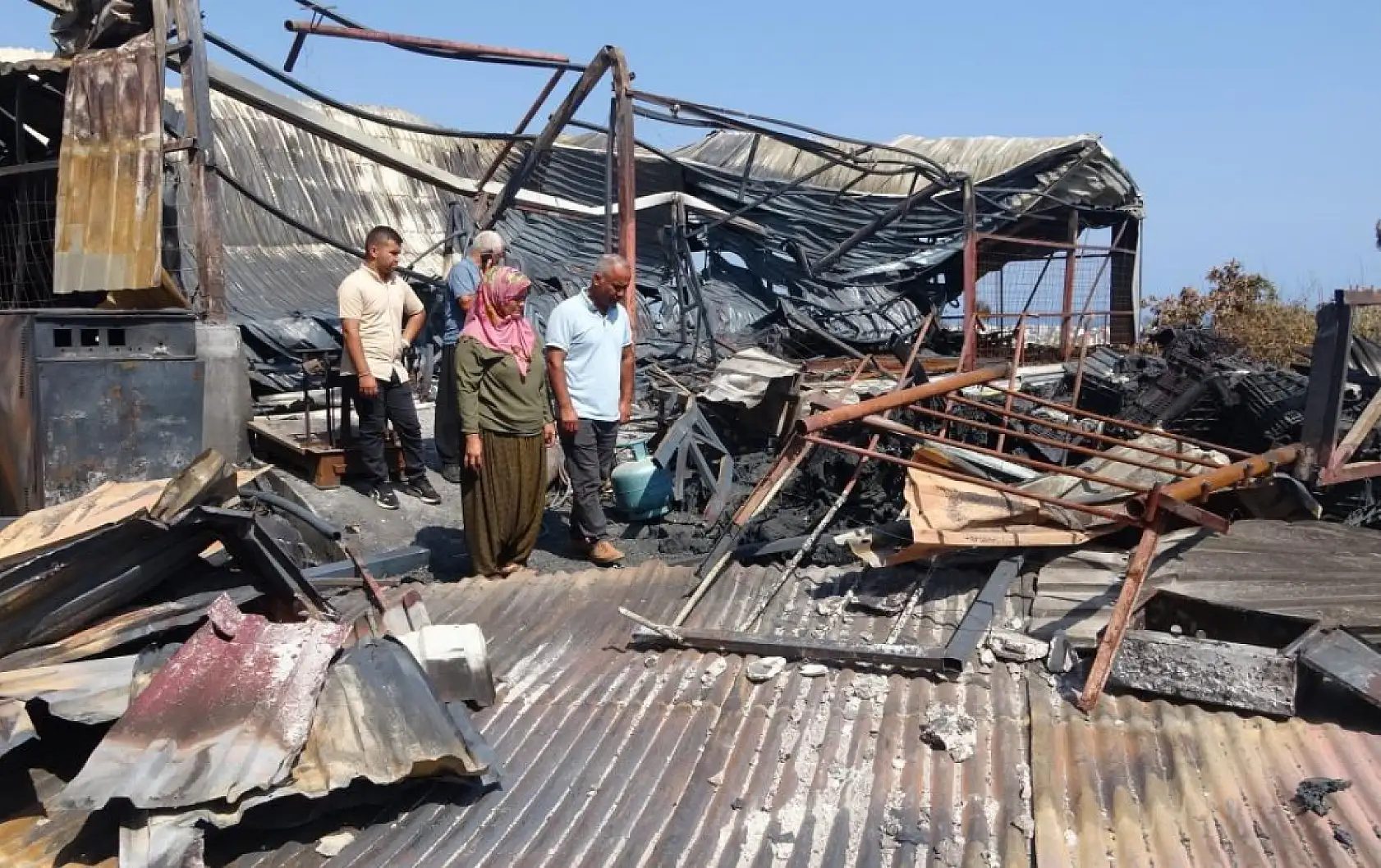 25 yıllık emek kundaklamayla kül oldu: En mutlu günlerini komşu zehire çevirmiş