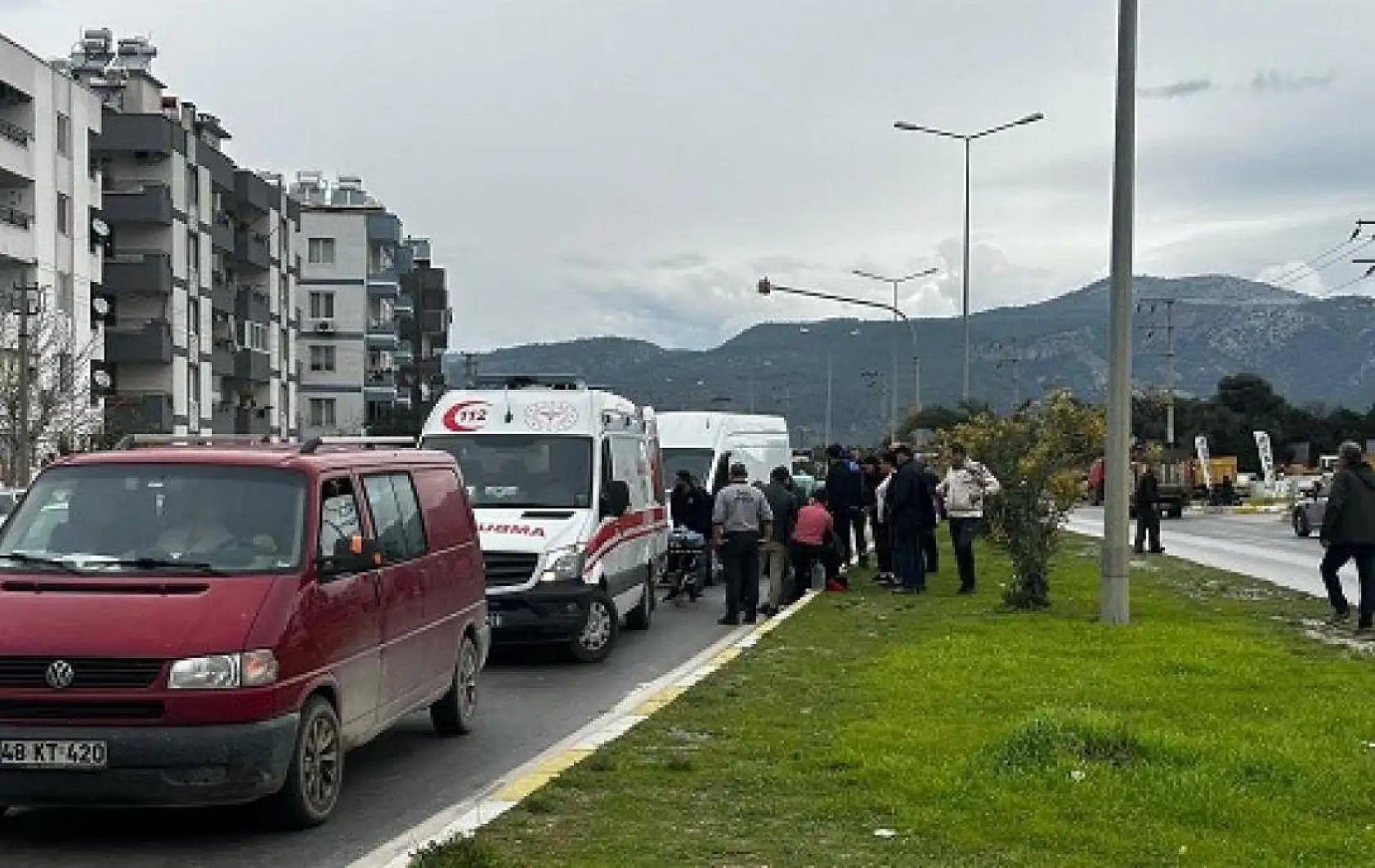 Minibüs yayaya çarptı, 1 yaralı