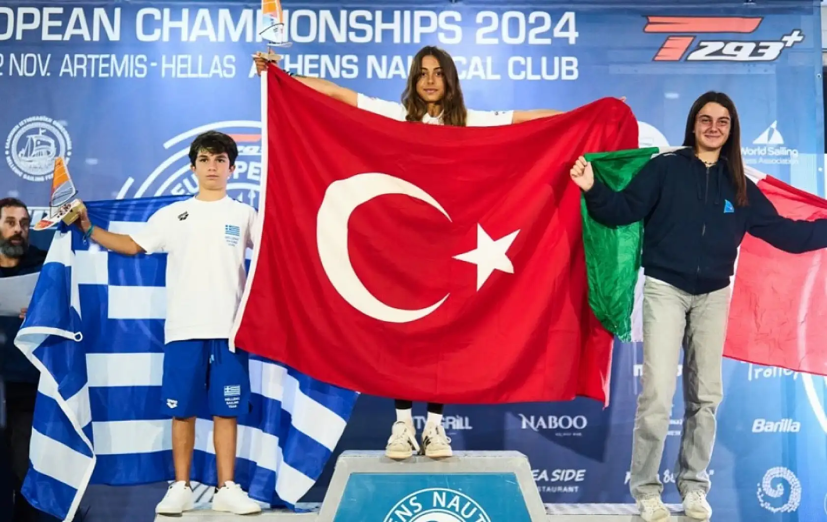 Milli sörfçüler tarih yazdılar