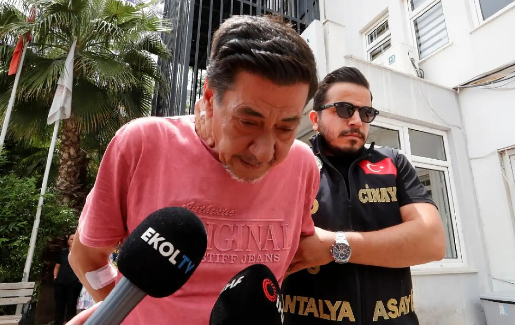 Küçük kızın 'Ağabeyim cennette' sözleri salonda gözyaşlarına neden oldu