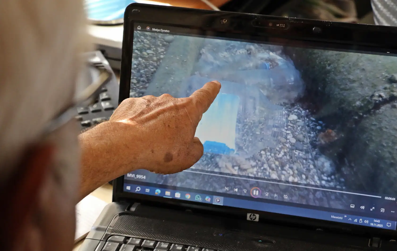 Sigara izmaritleri denizde pamuk tarlasına dönüştü