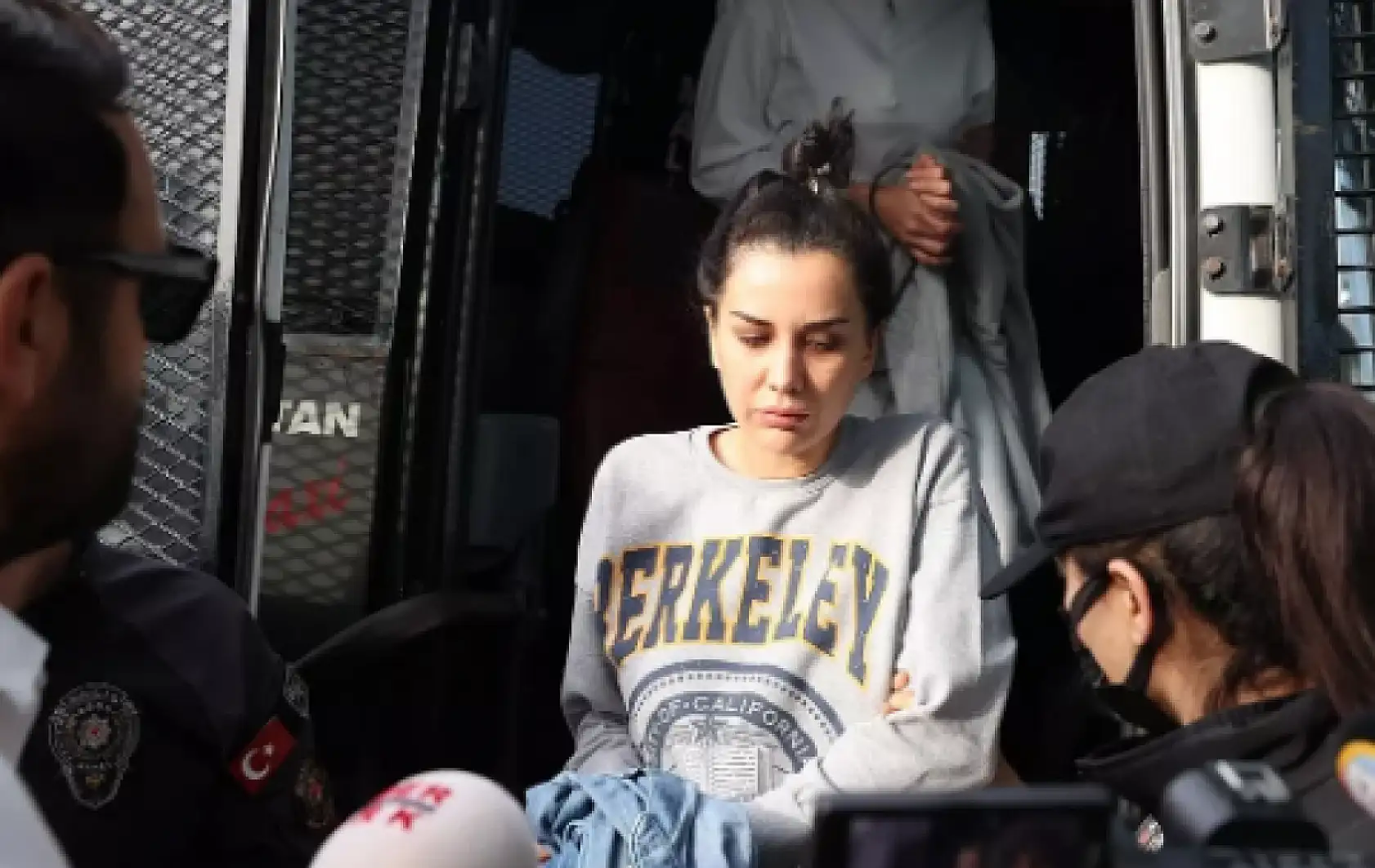 Dilan Polat Cezaevinden Mektup Gönderdi! 