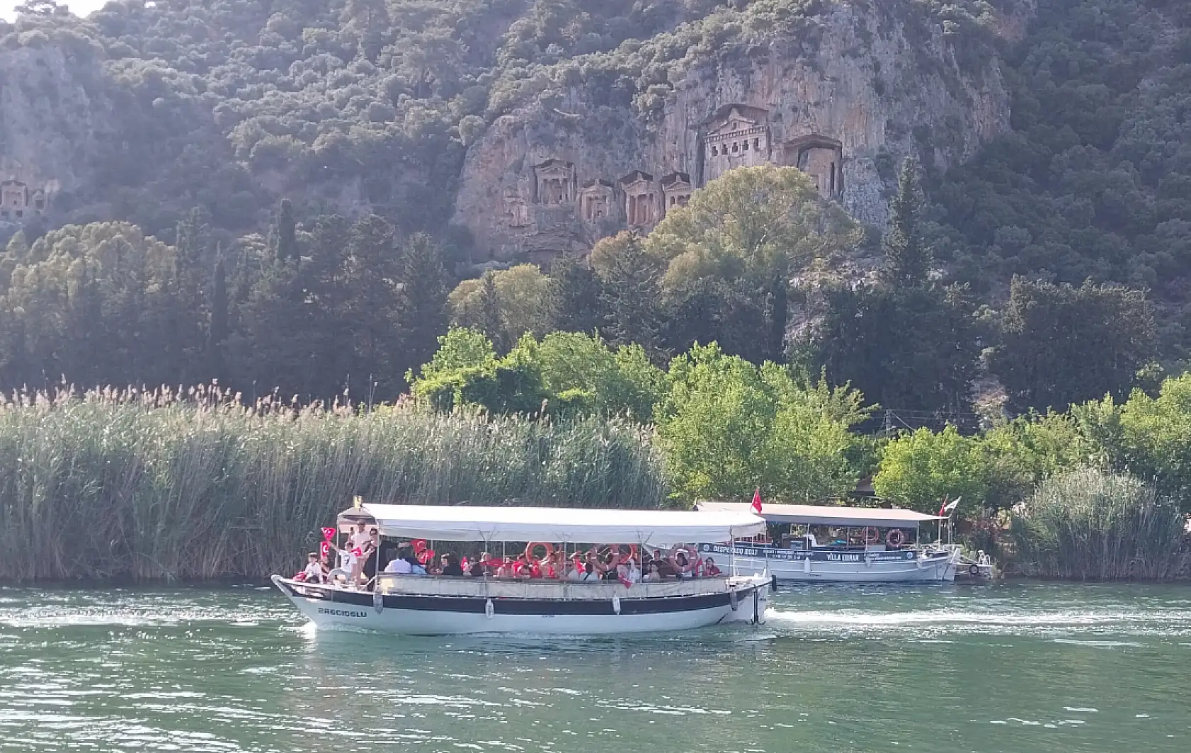 Muğla'da 19 Mayıs, teknelerde bando takımı eşliğinde kutlandı