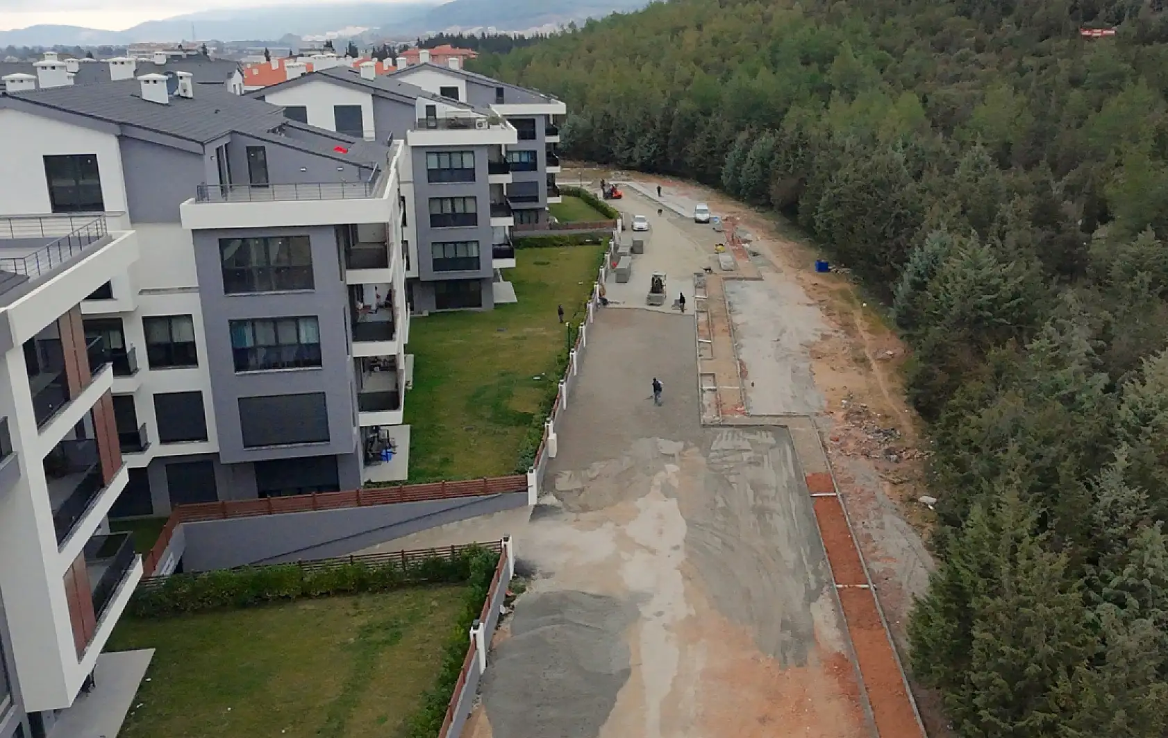 Menteşe'de yol yapım çalışmaları sürüyor