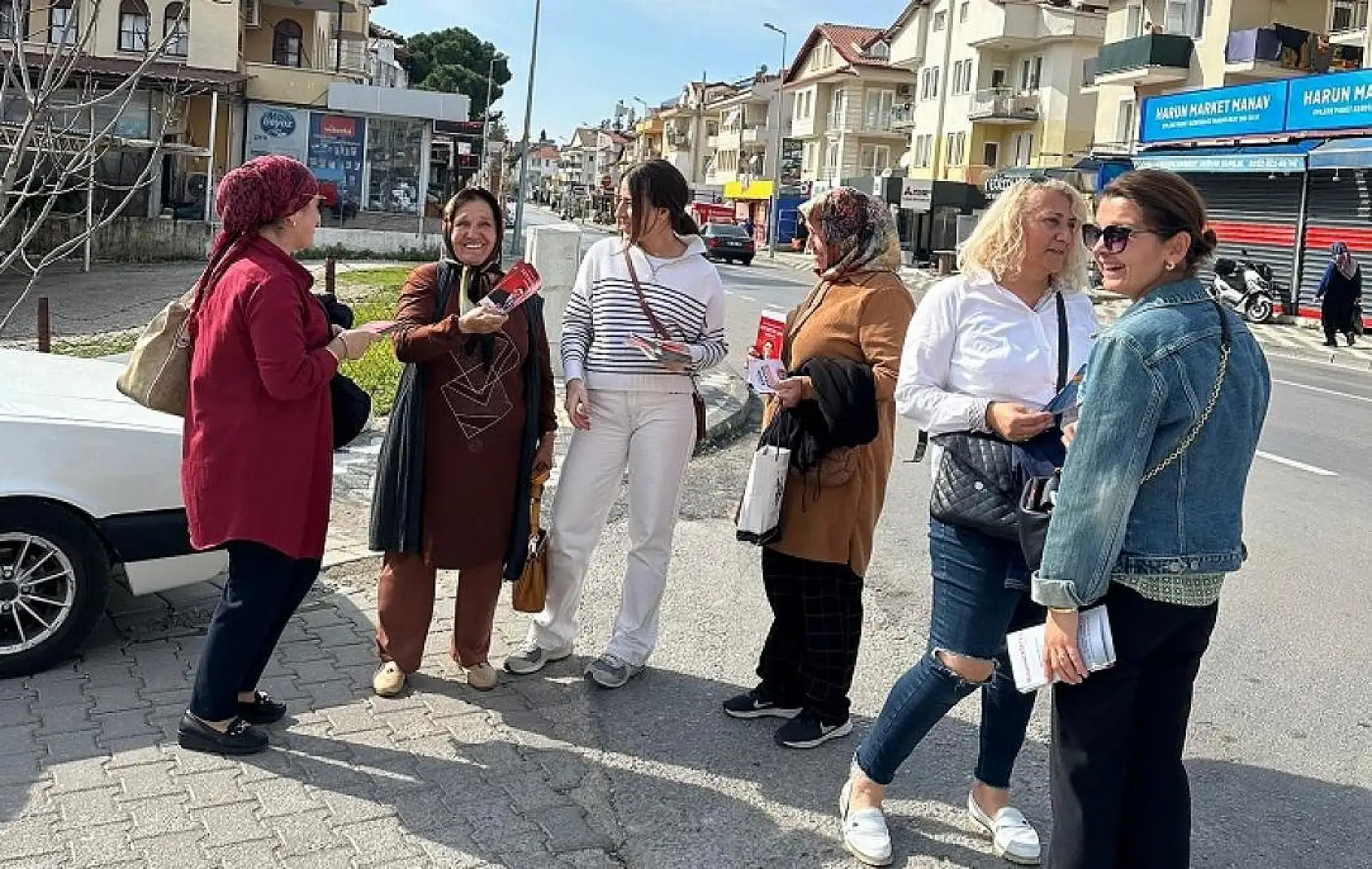 Cumhur İttifakı Kadın ve Gençlik Kolları kapı kapı dolaşıyor
