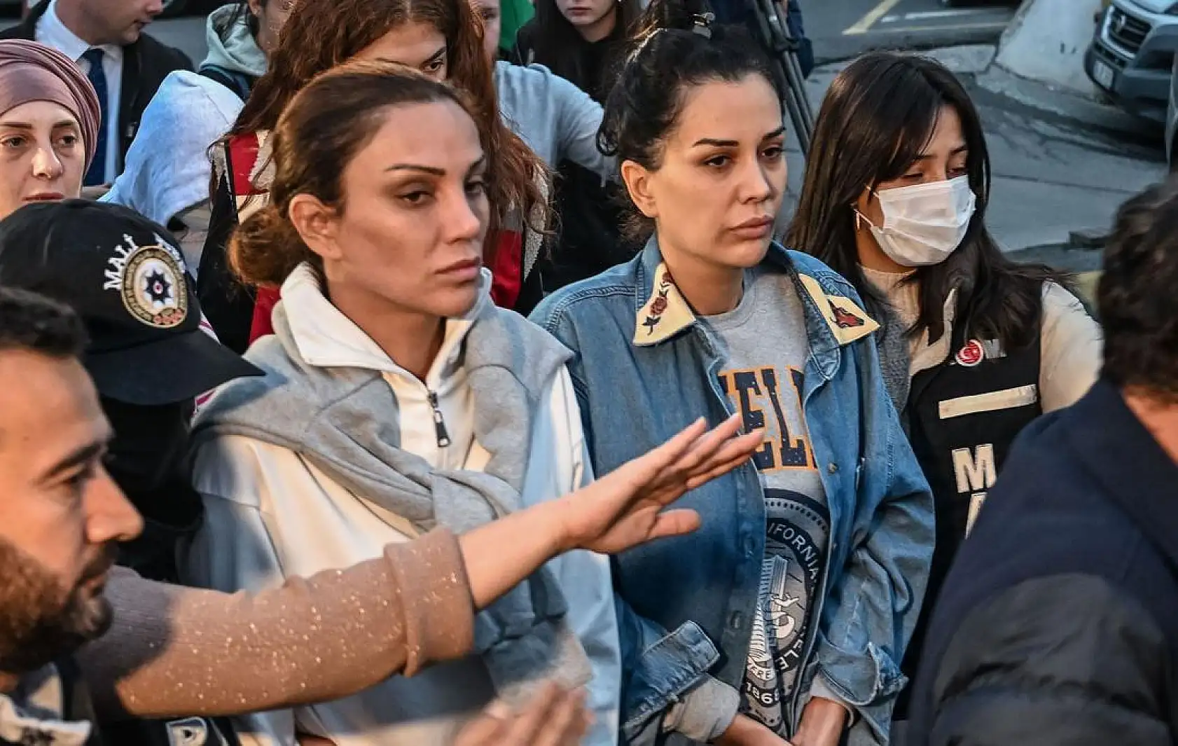 Dilan Polat ve Sıla Doğu sabıkalıymış! 'Usulsüz İşlem' nedeniyle hapis cezası almışlar.