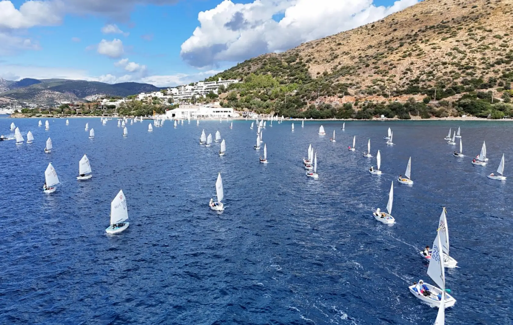 Bodrum Ticaret Odası 13. Bodrum Uluslararası Optimist Yarışları başladı