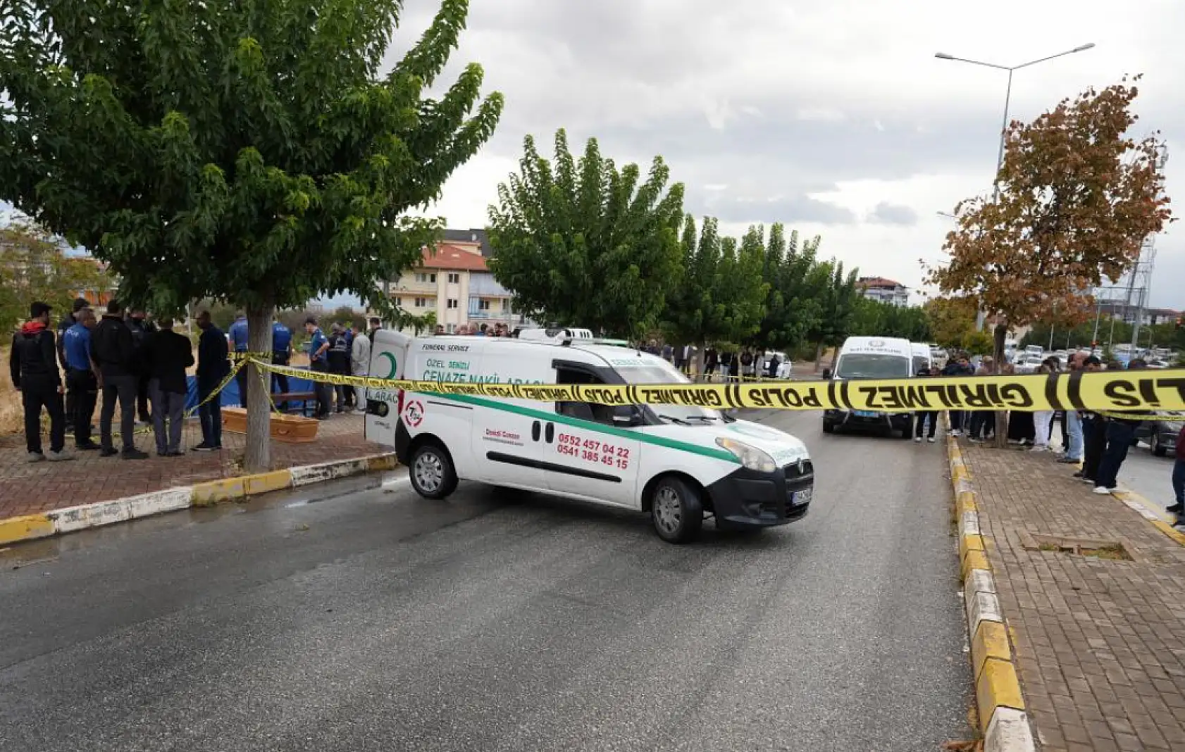 Aracını durdurdu, bankta kendini vurdu