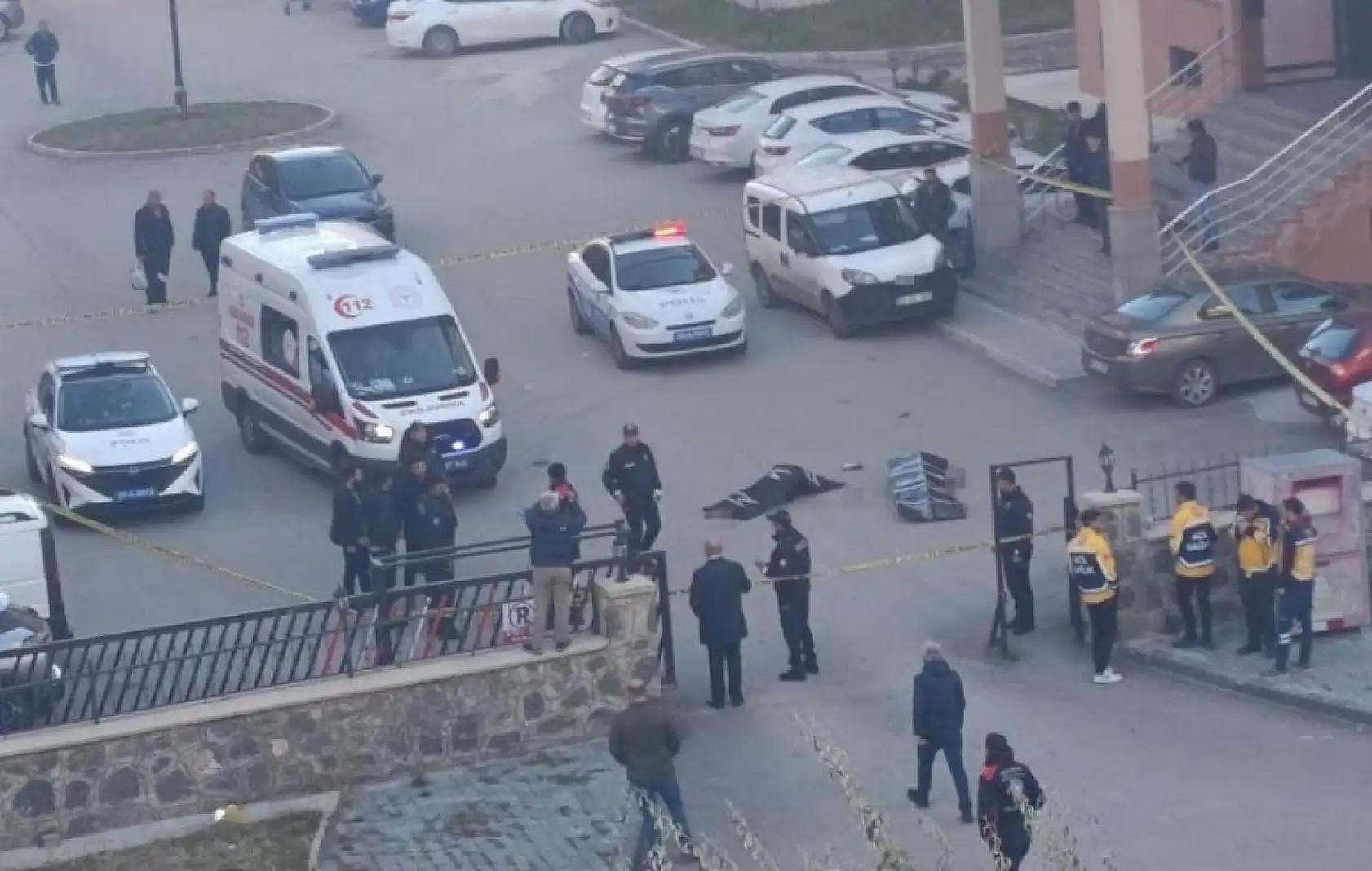 Cezaevinden Tahliye Edilen Şahıs, Kadını Öldürüp İntihar Etti