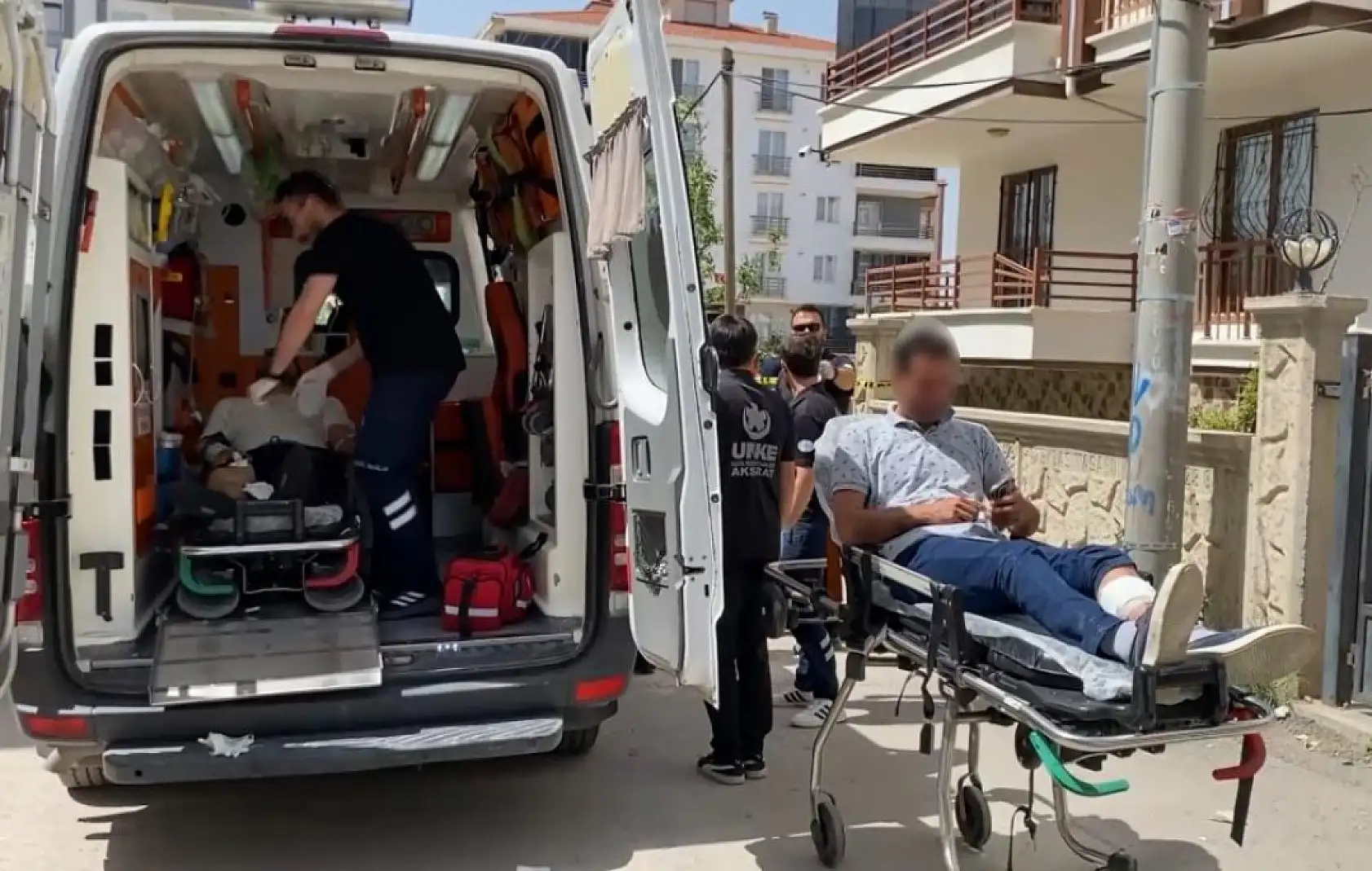 Kaza yeri savaş alanına döndü: 2'si silahla 8 kişi yaralandı