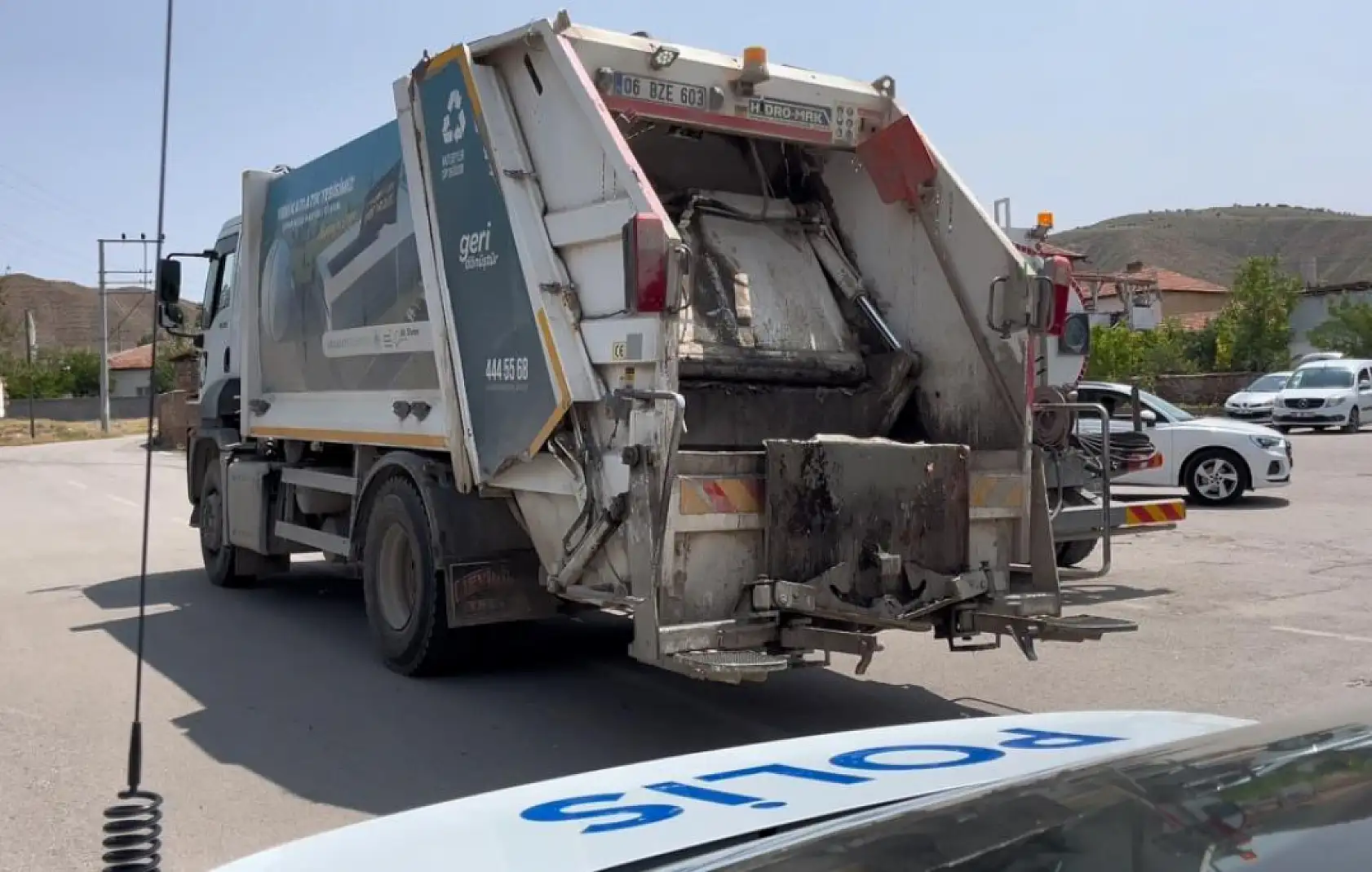 Çöp kamyonunun altında can verdi