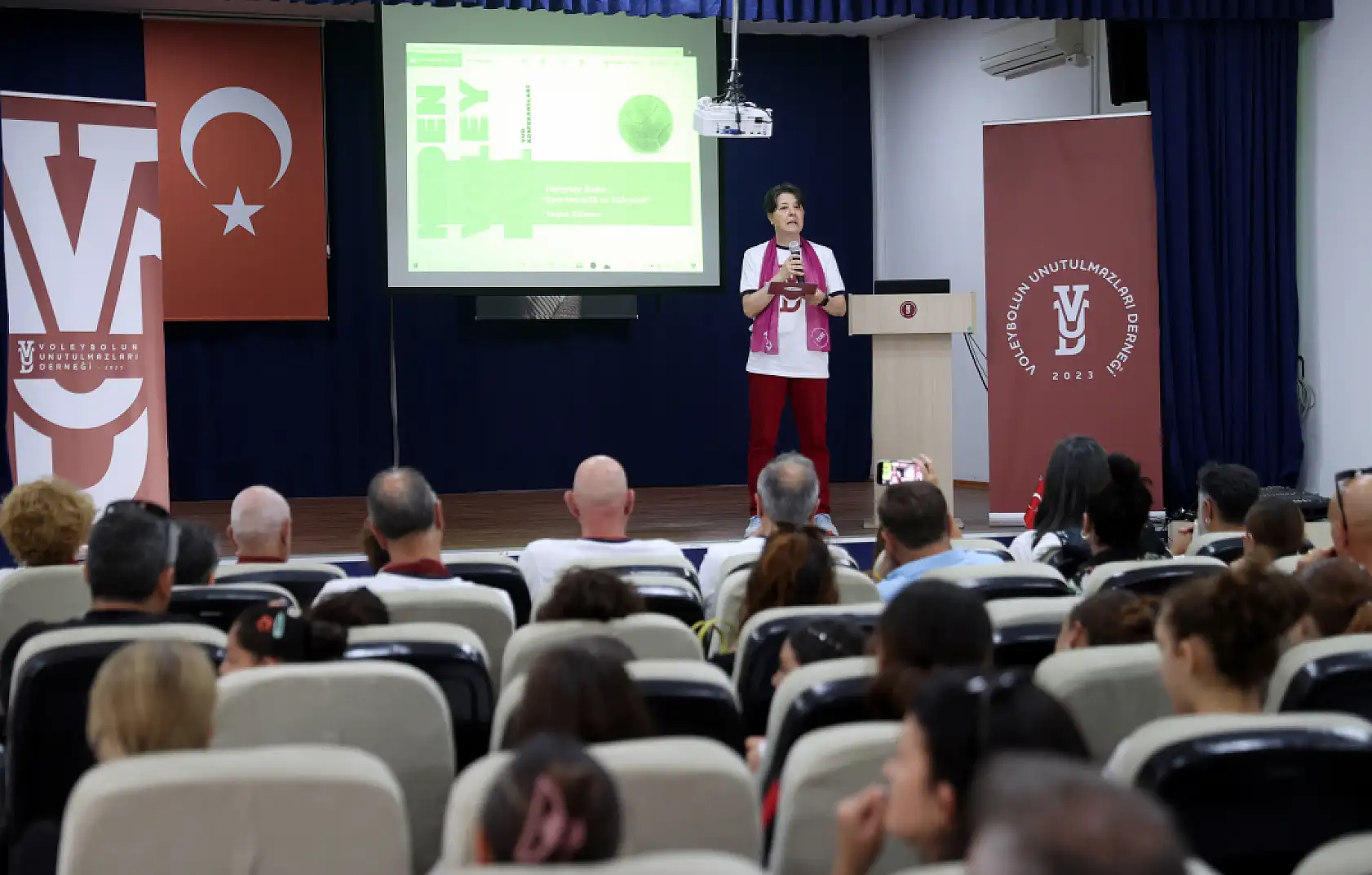 'Voleybolun Unutulmazları', genç nesillere ilham veriyor