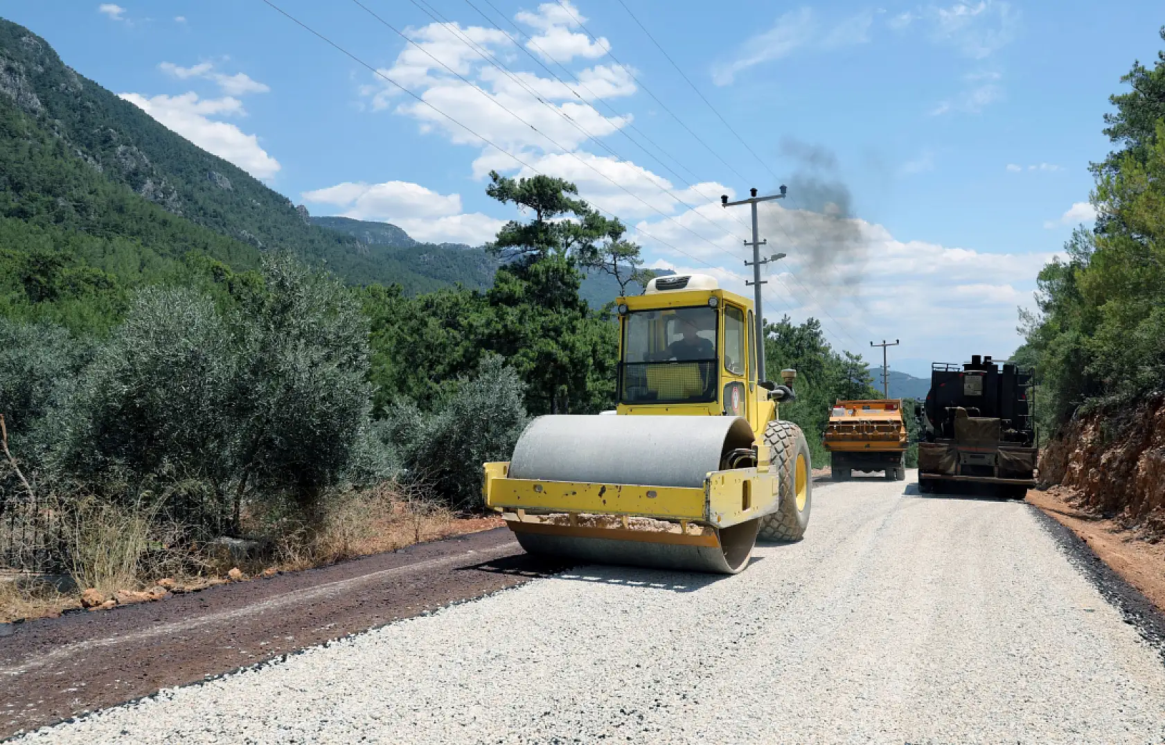 Başkan Köksal: 'Güvenli ve modern yollar için çalışıyoruz'