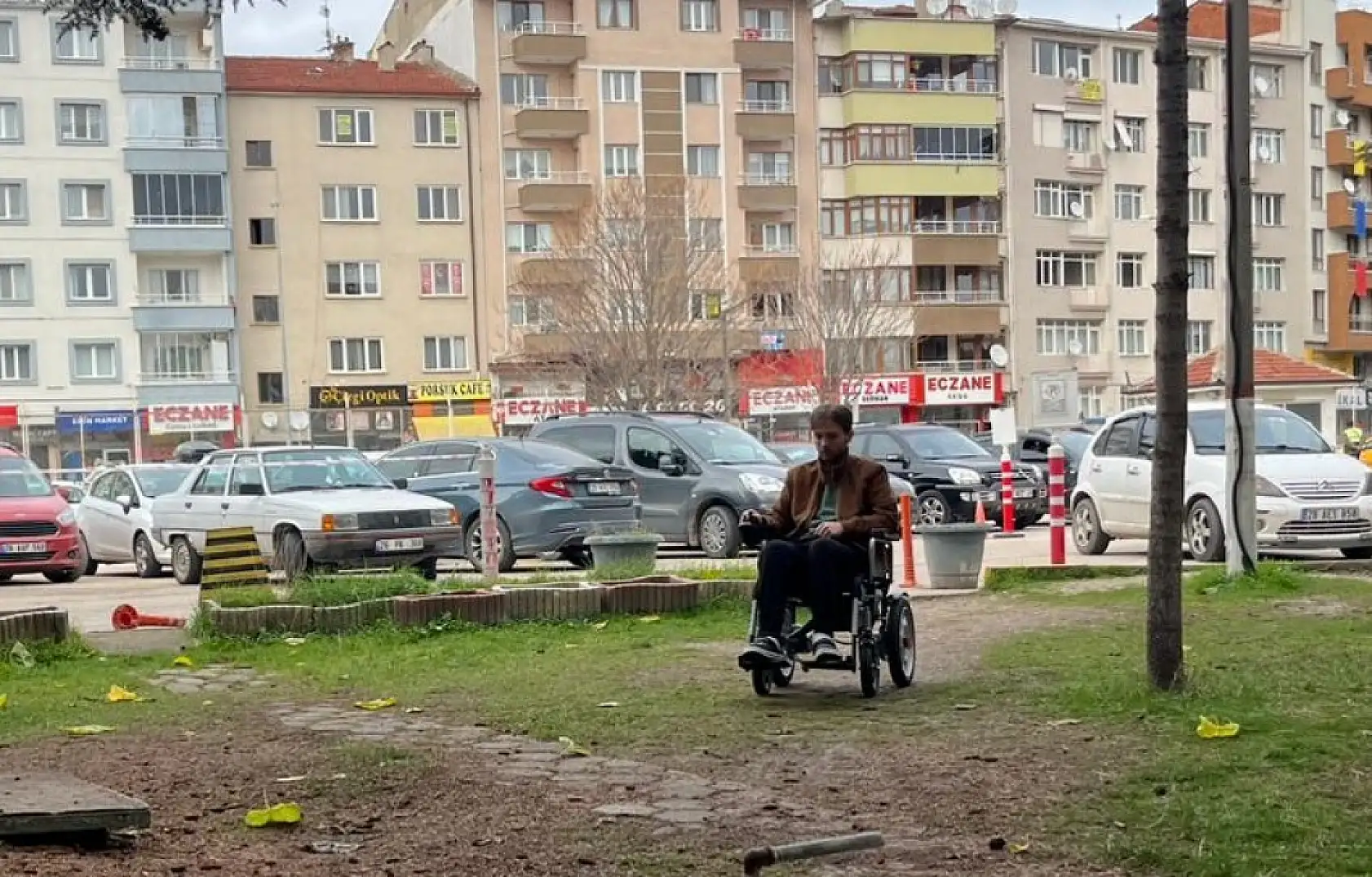 Felç kalan genç sürücüye hasta yatağında ikinci şok