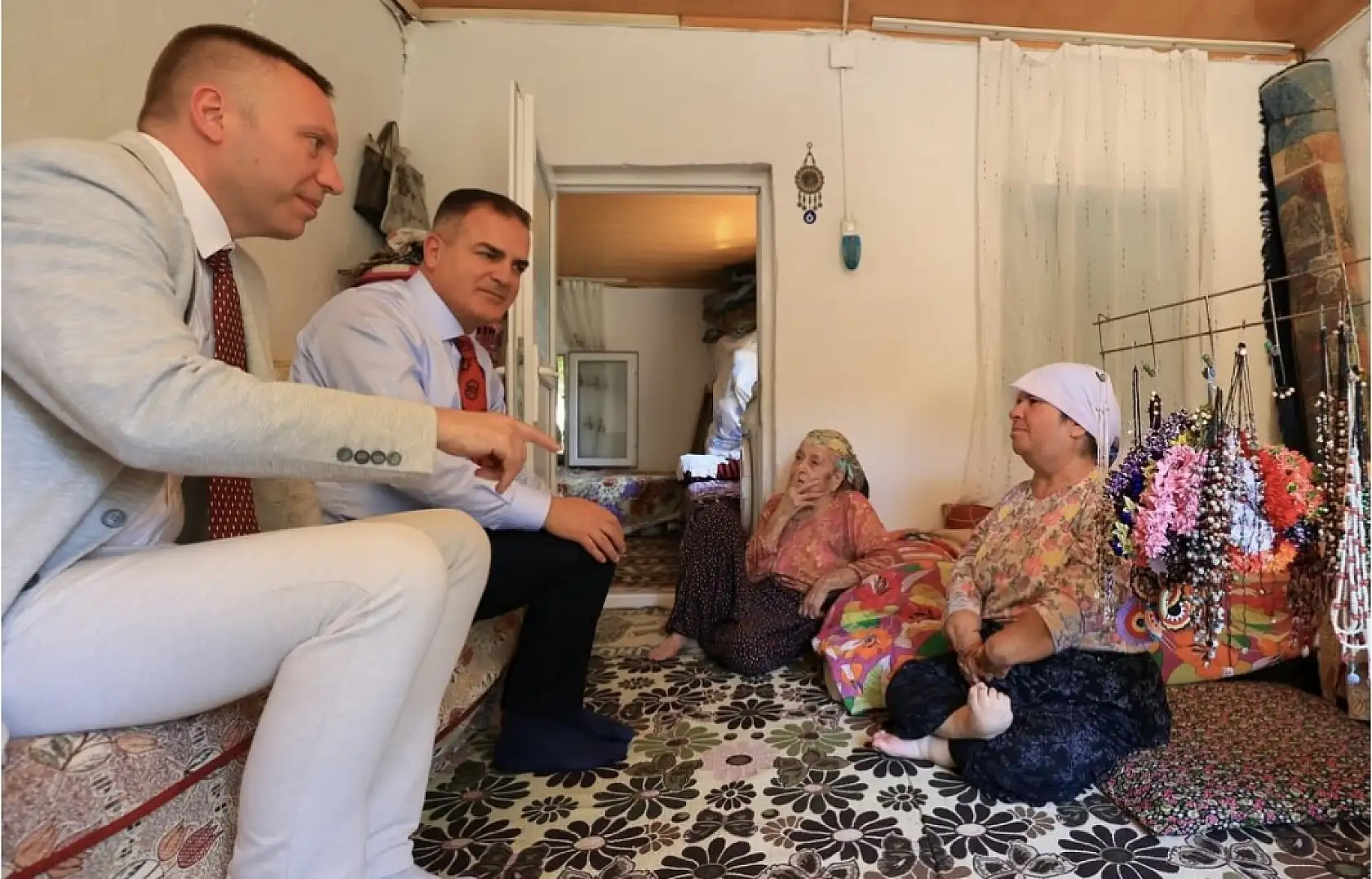 Vali Akbıyık, azmiyle ilham veren Burnak'ı yalnız bırakmadı