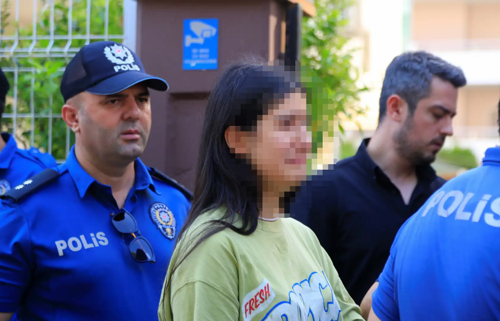 Boşanma aşamasındaki kocası kurşun yağdırmıştı, ölmeden önce kızına söylemiş